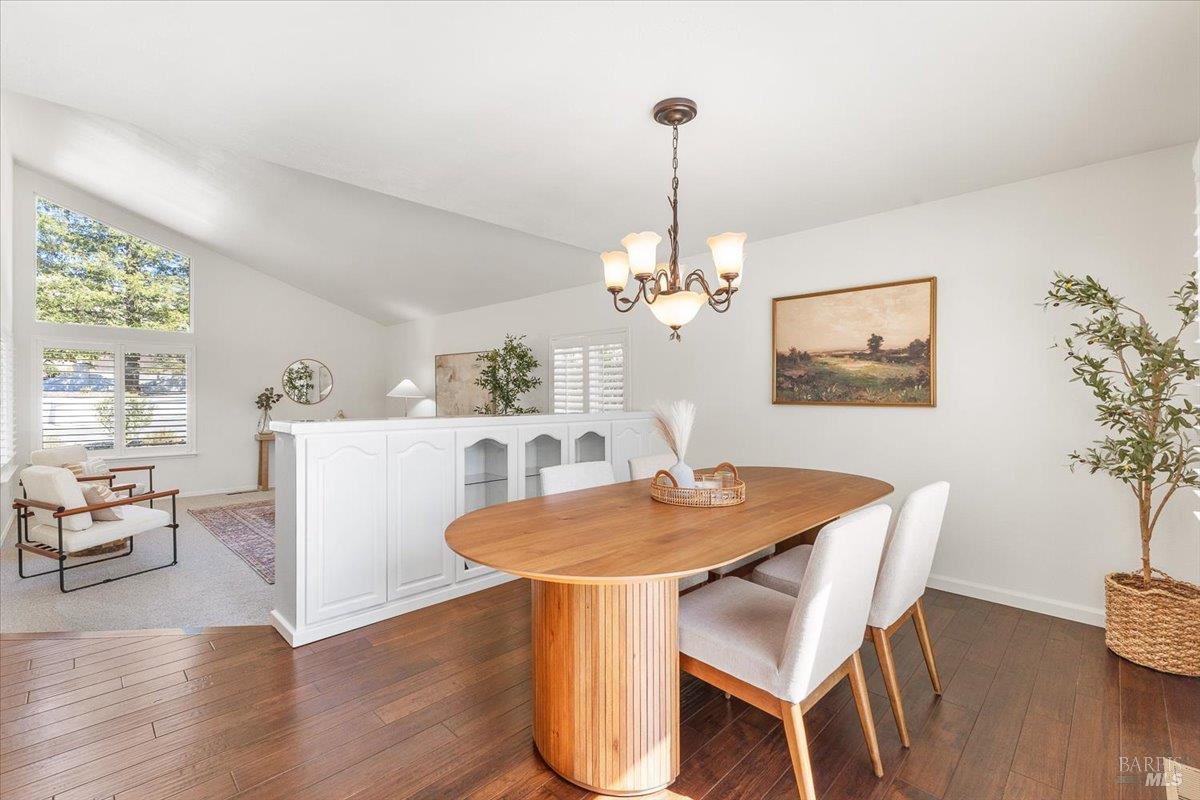 Detail Gallery Image 9 of 60 For 607 Scotland Dr, Santa Rosa,  CA 95409 - 3 Beds | 2/1 Baths