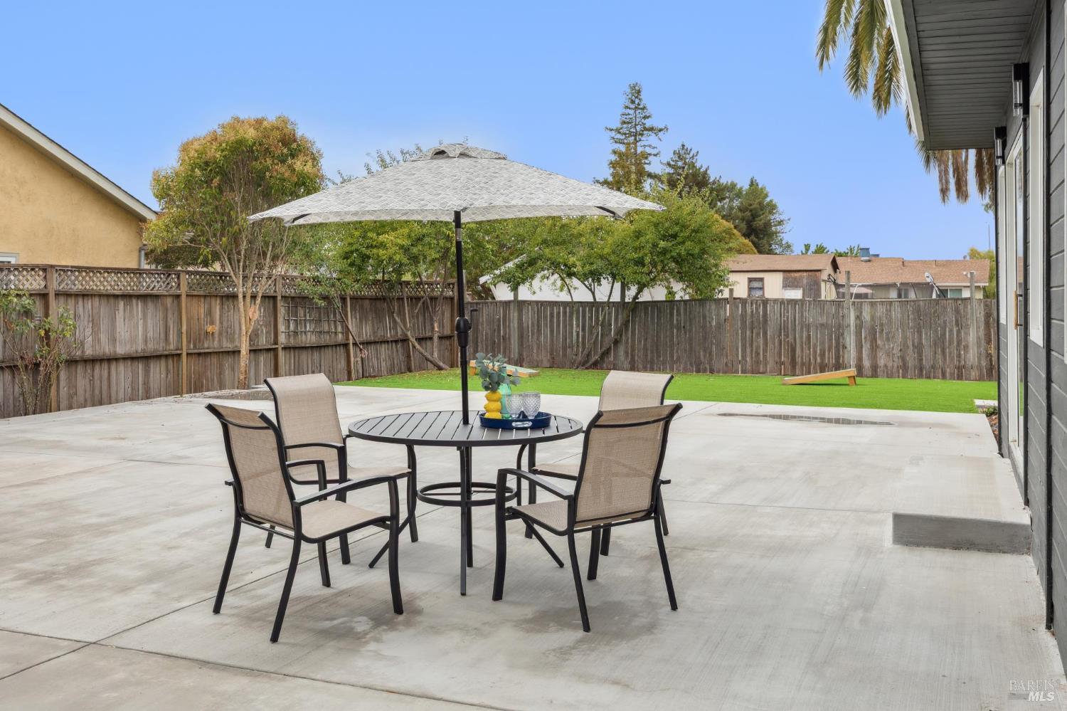 Detail Gallery Image 27 of 32 For 29 Alta Dr, Petaluma,  CA 94954 - 4 Beds | 2/1 Baths