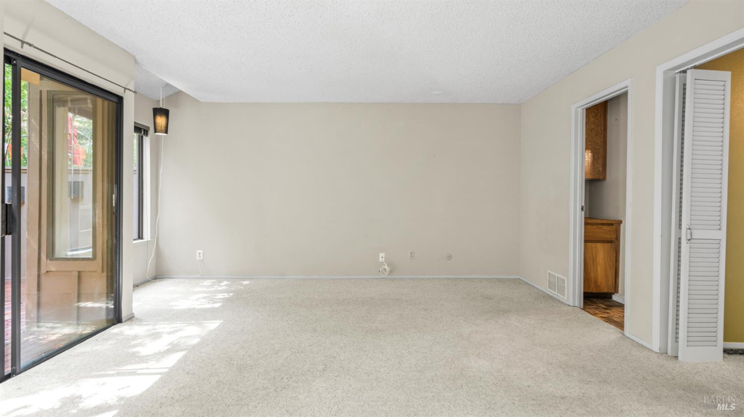 Detail Gallery Image 15 of 41 For 16 Elegant Tern Rd, Novato,  CA 94949 - 3 Beds | 2/1 Baths