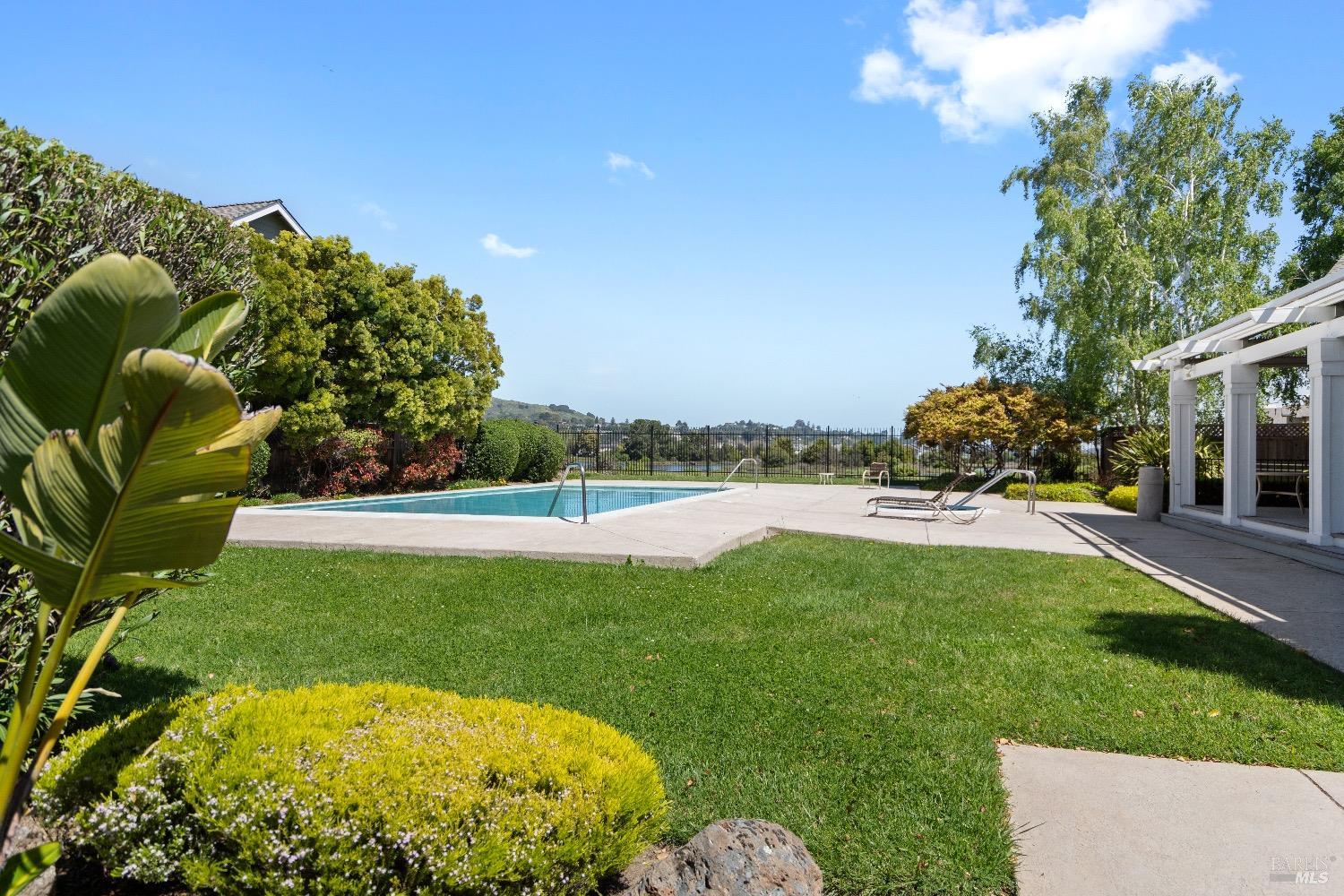 Detail Gallery Image 43 of 54 For 55 Dowitcher Way, San Rafael,  CA 94901 - 3 Beds | 2/1 Baths