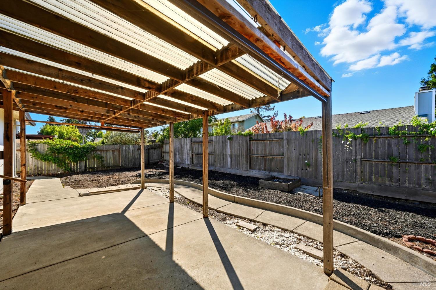 Detail Gallery Image 30 of 32 For 1140 Emily Ave, Rohnert Park,  CA 94928 - 3 Beds | 2 Baths