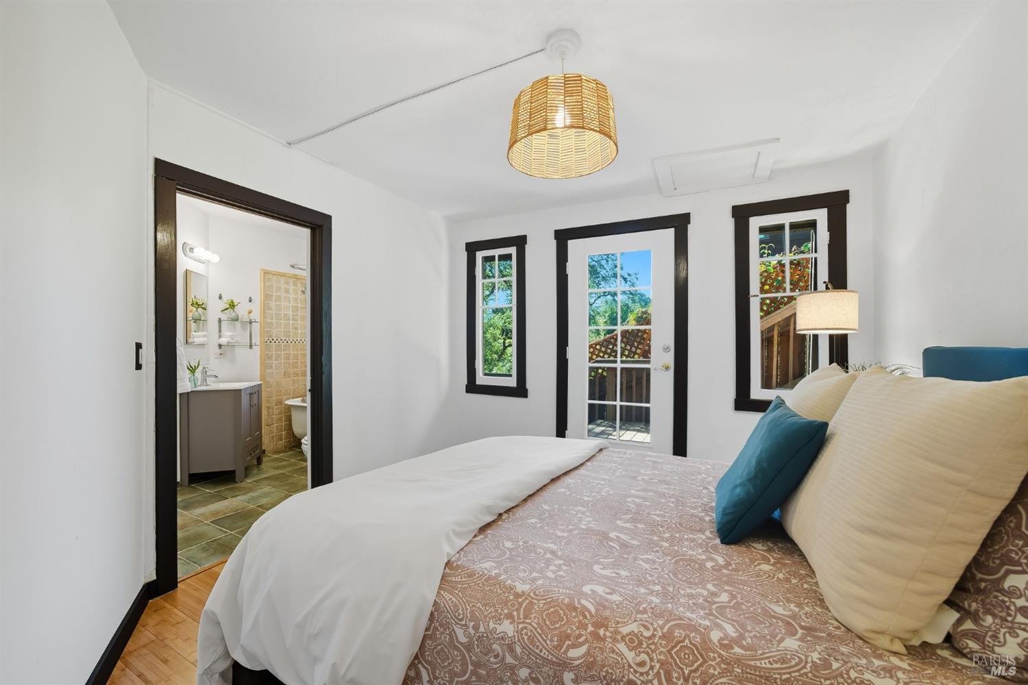 Detail Gallery Image 29 of 43 For 53 Foothill Rd, San Anselmo,  CA 94960 - 3 Beds | 2 Baths