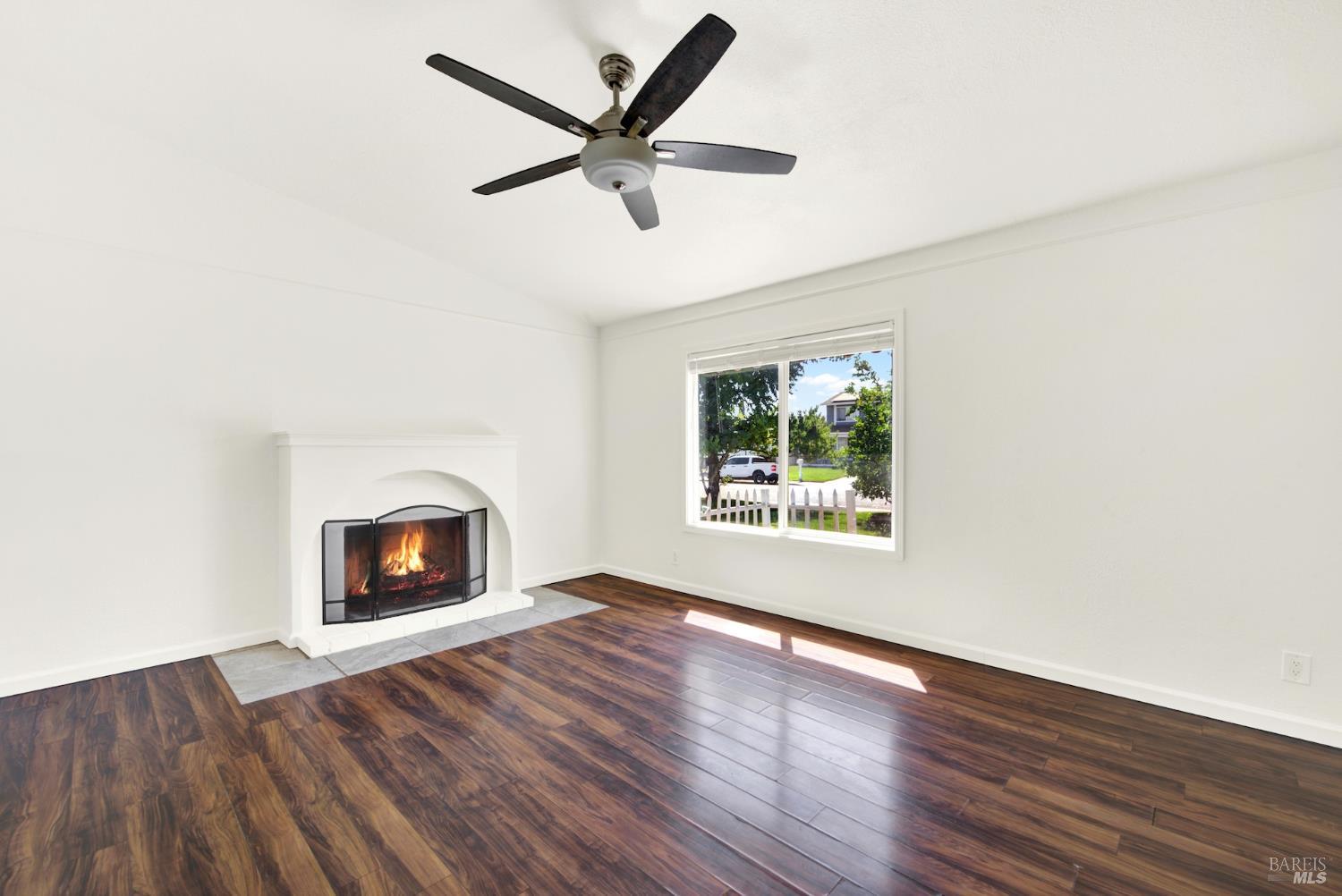 Detail Gallery Image 10 of 56 For 640 Berkshire Dr, Dixon,  CA 95620 - 4 Beds | 2 Baths