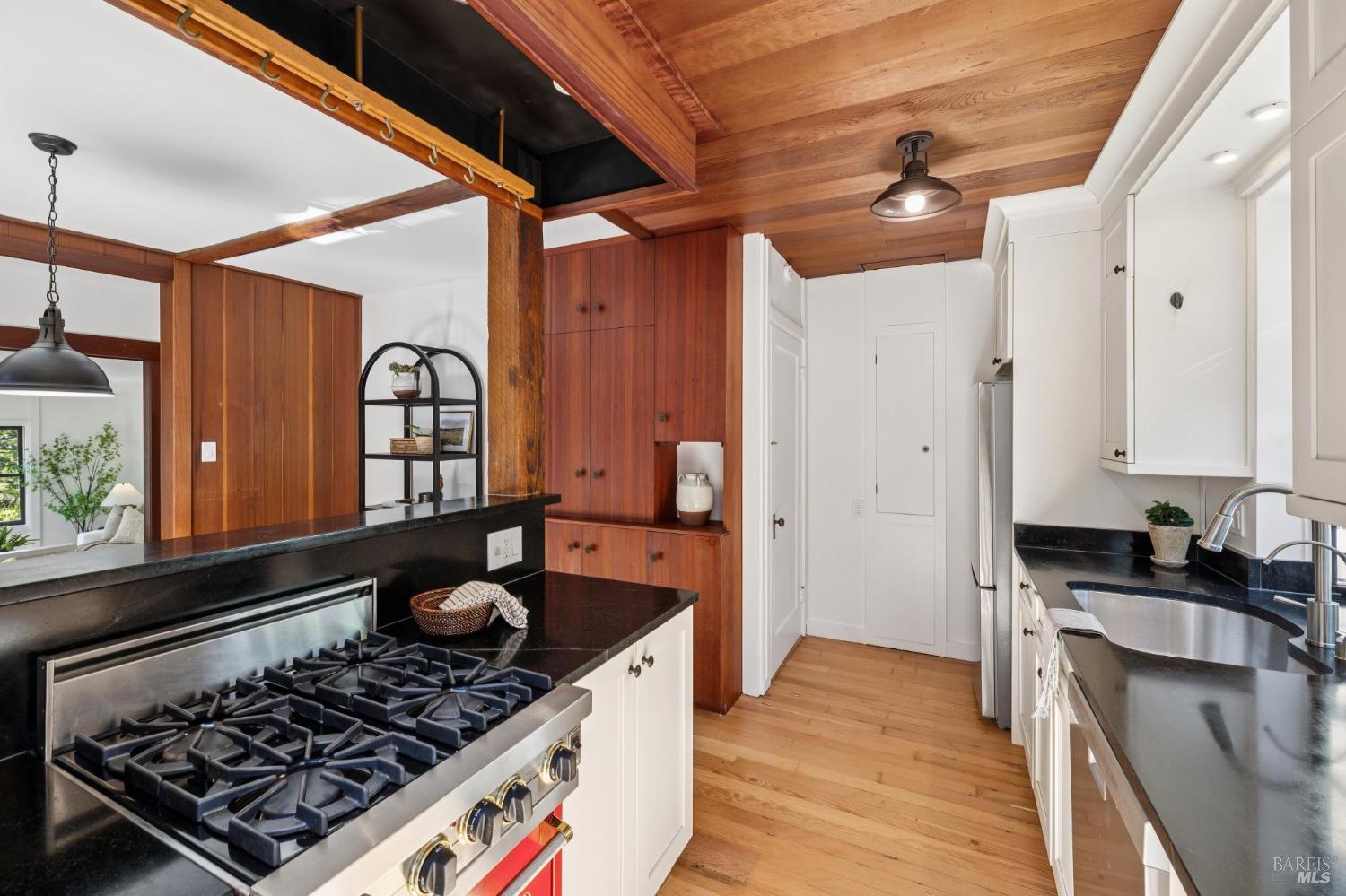 Detail Gallery Image 19 of 43 For 274 Sausalito St, Corte Madera,  CA 94925 - 2 Beds | 1 Baths