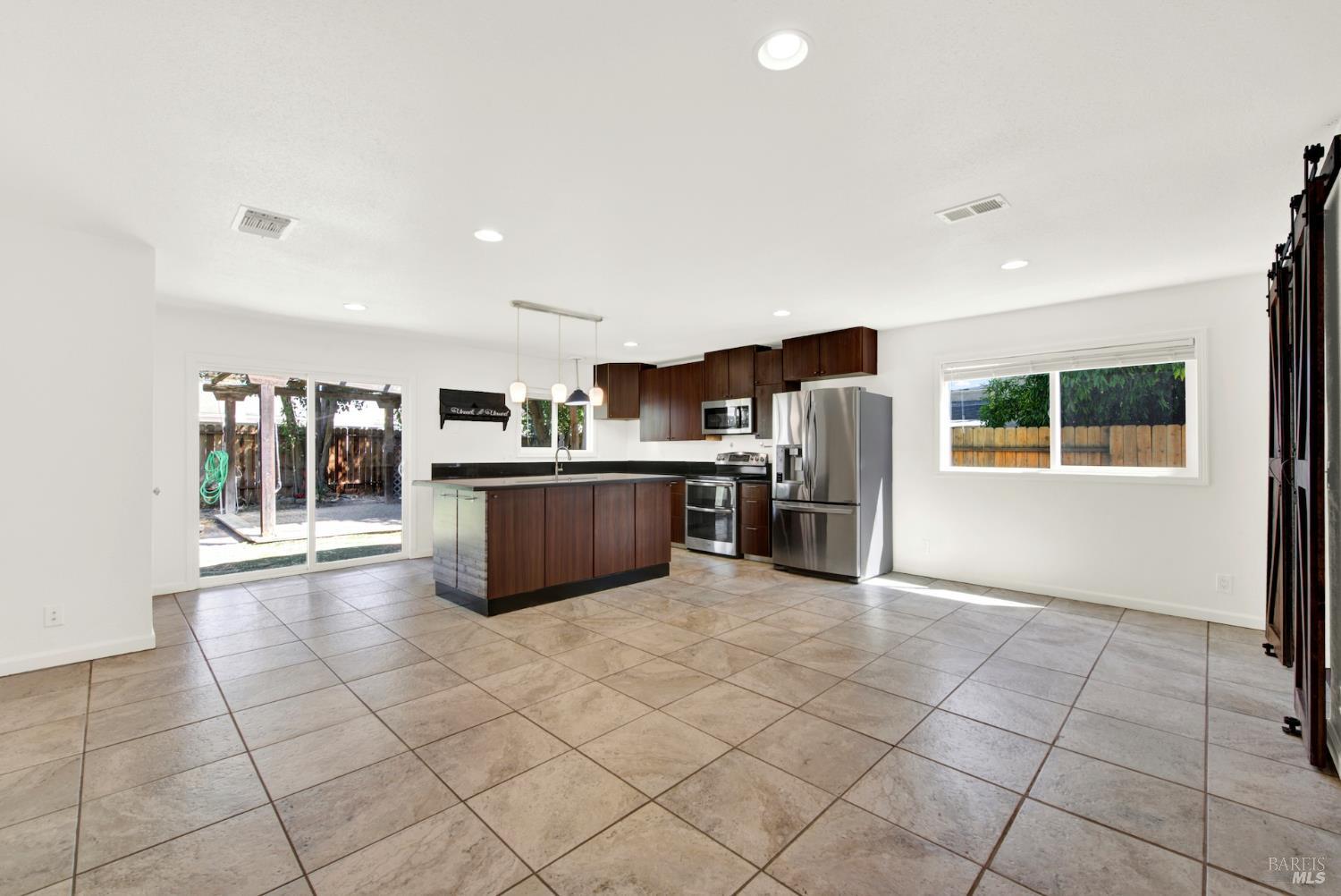 Detail Gallery Image 20 of 56 For 640 Berkshire Dr, Dixon,  CA 95620 - 4 Beds | 2 Baths