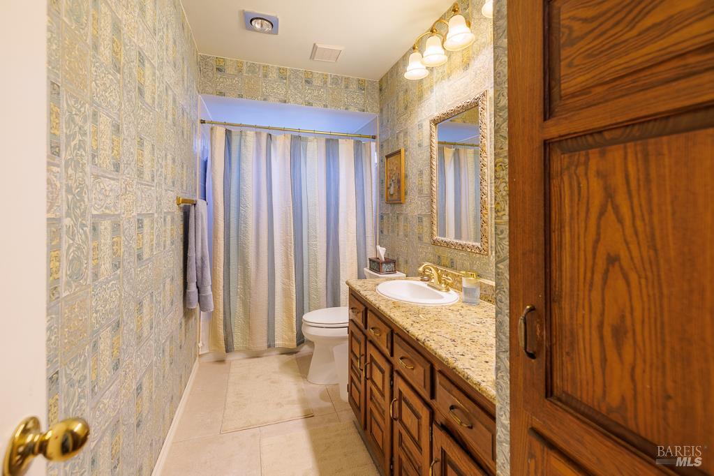 Detail Gallery Image 35 of 37 For 428 Tall Oaks Ln, Other City,  CA 75081 - 2 Beds | 2 Baths