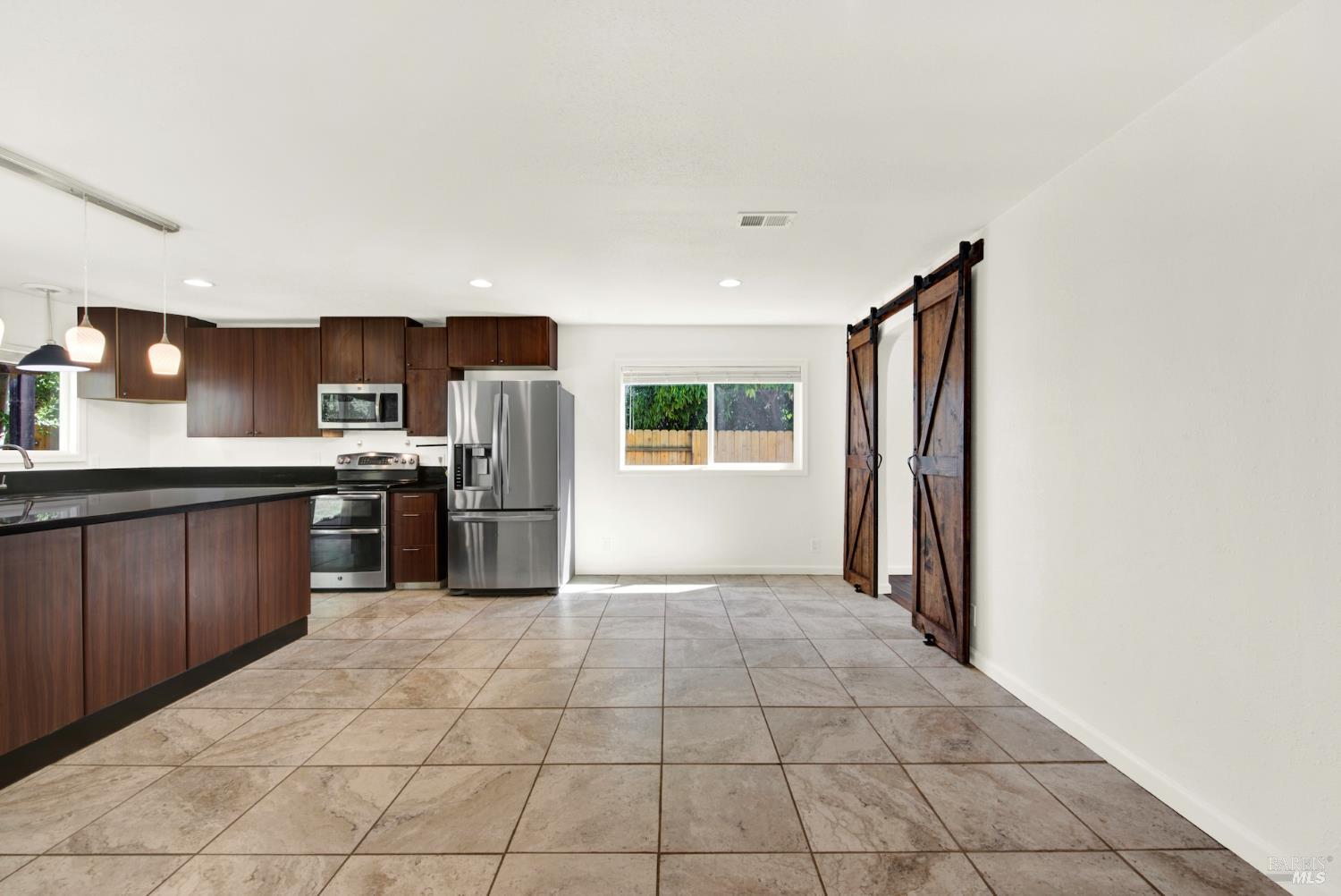 Detail Gallery Image 19 of 56 For 640 Berkshire Dr, Dixon,  CA 95620 - 4 Beds | 2 Baths