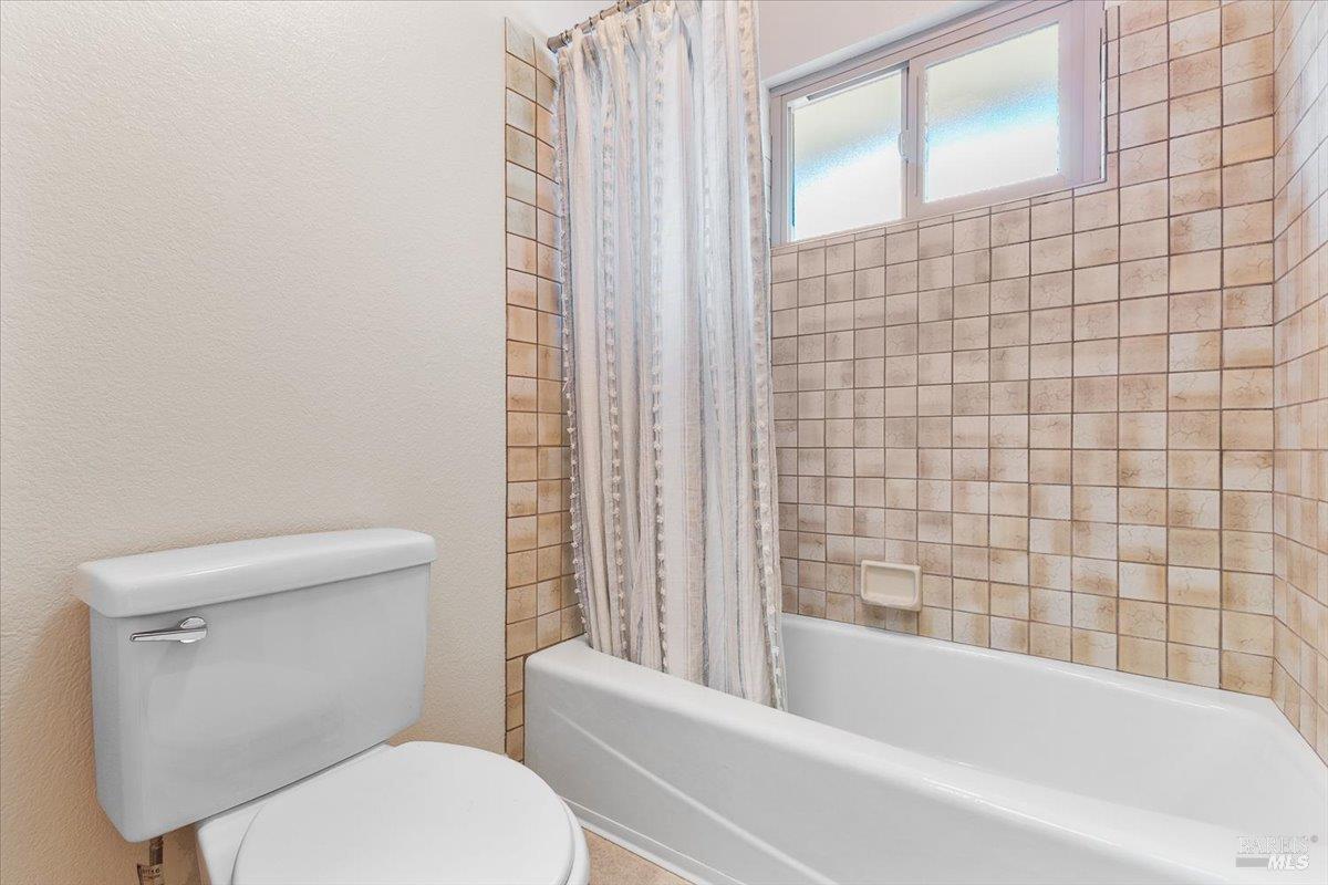 Detail Gallery Image 33 of 42 For 4604 Morris Ct, Santa Rosa,  CA 95405 - 3 Beds | 2/1 Baths