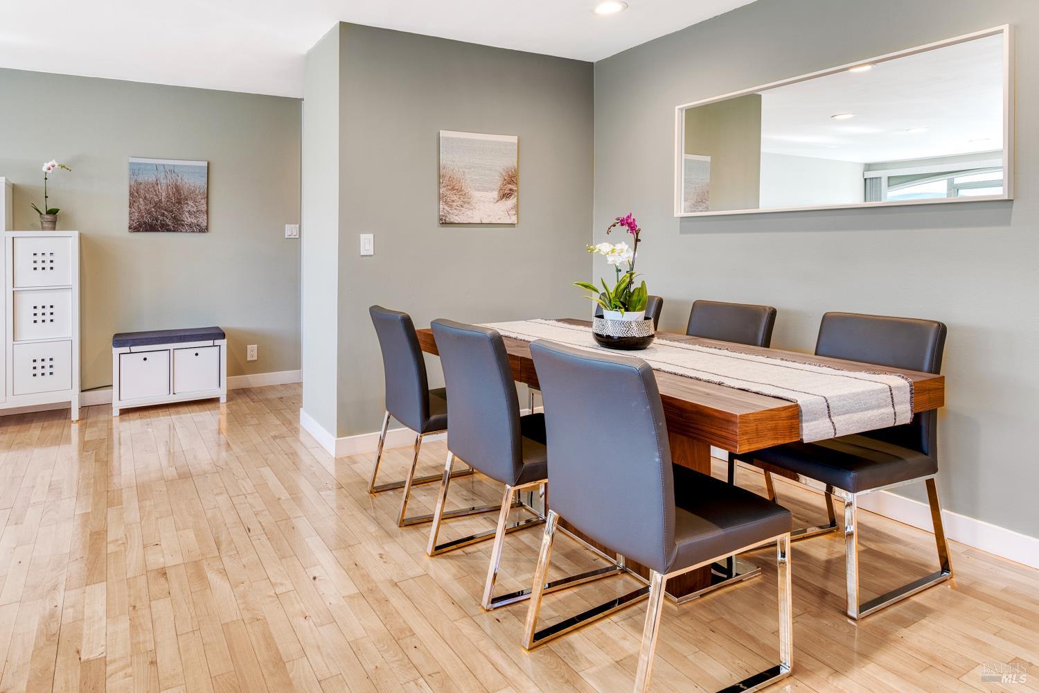 Detail Gallery Image 11 of 35 For 5331 Shelter Bay Ave, Mill Valley,  CA 94941 - 2 Beds | 2 Baths