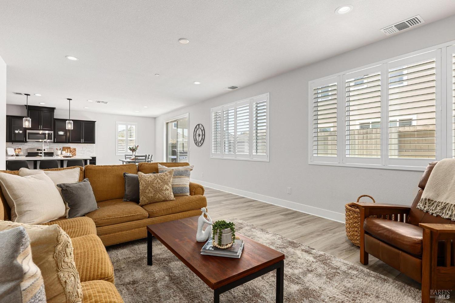 Detail Gallery Image 16 of 49 For 816 Cosmos Dr, Vacaville,  CA 95687 - 3 Beds | 2/1 Baths
