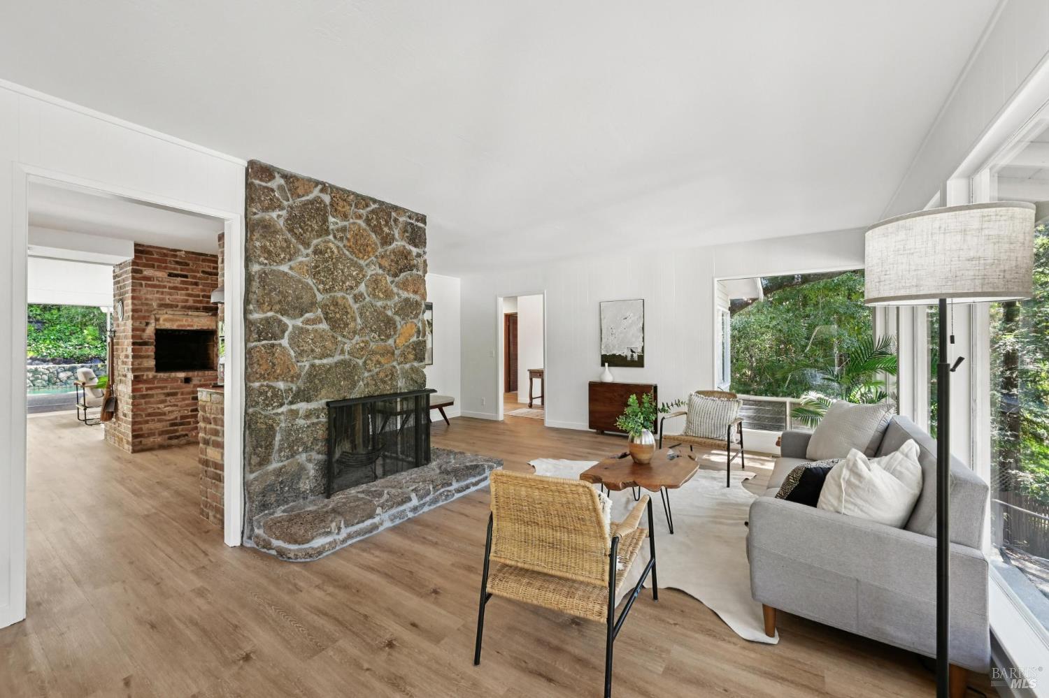 Detail Gallery Image 10 of 74 For 135 Spring Grove Ave, San Rafael,  CA 94901 - 6 Beds | 5/2 Baths