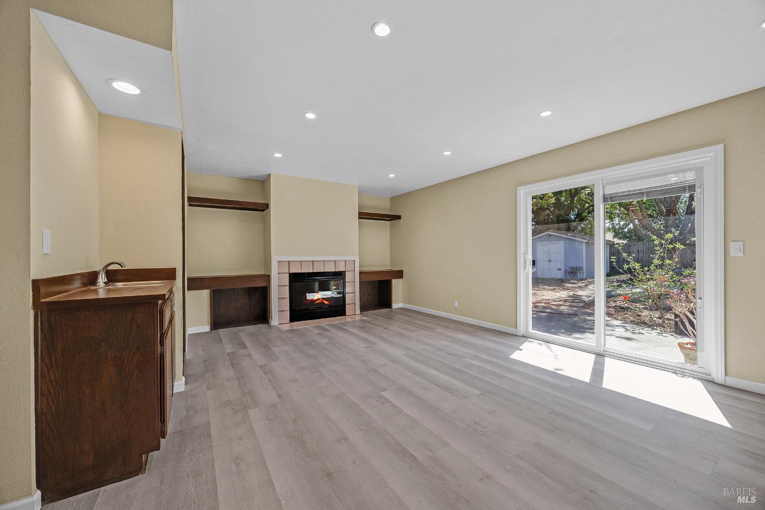 Detail Gallery Image 12 of 43 For 743 Isabella Way, Fairfield,  CA 94533 - 4 Beds | 2/1 Baths