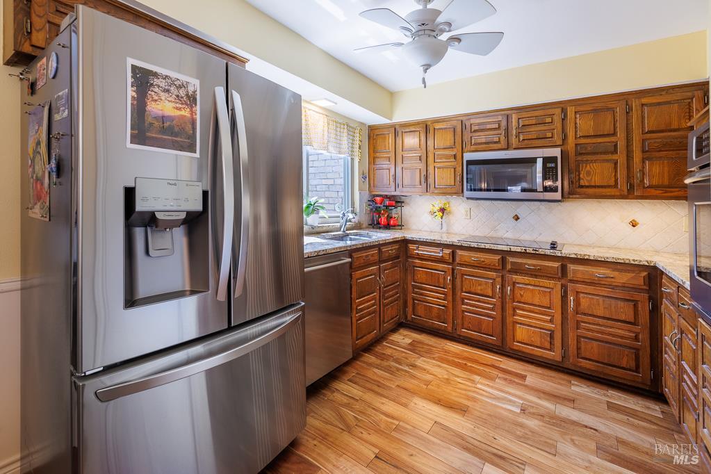 Detail Gallery Image 31 of 37 For 428 Tall Oaks Ln, Other City,  CA 75081 - 2 Beds | 2 Baths