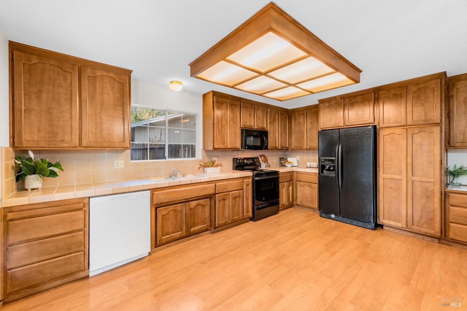 Detail Gallery Image 12 of 54 For 1015 Mason Ct, Dixon,  CA 95620 - 3 Beds | 2 Baths