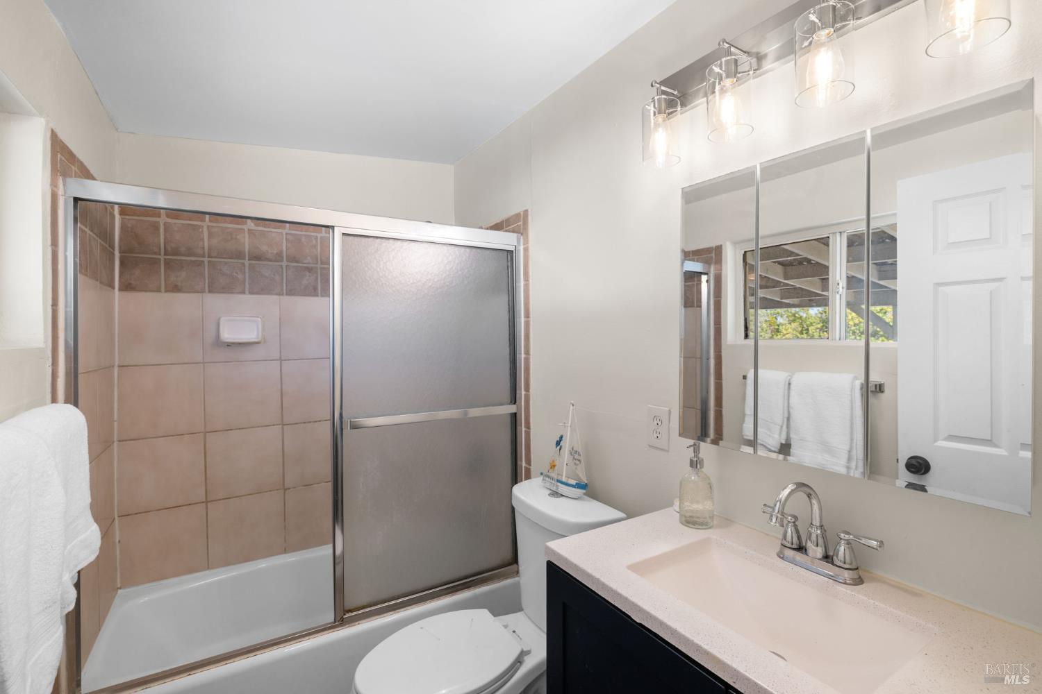 Detail Gallery Image 17 of 42 For 1401 Coronel Ave, Vallejo,  CA 94591 - 3 Beds | 2 Baths