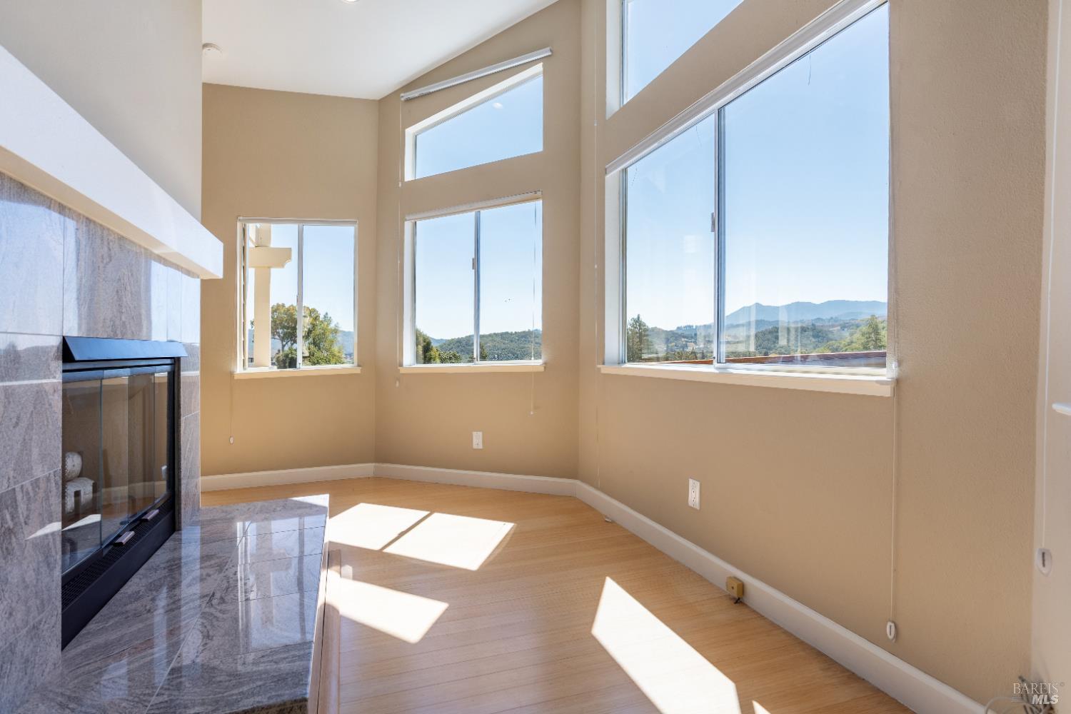 Detail Gallery Image 15 of 62 For 2901 Las Gallinas Ave, San Rafael,  CA 94903 - 4 Beds | 3/1 Baths