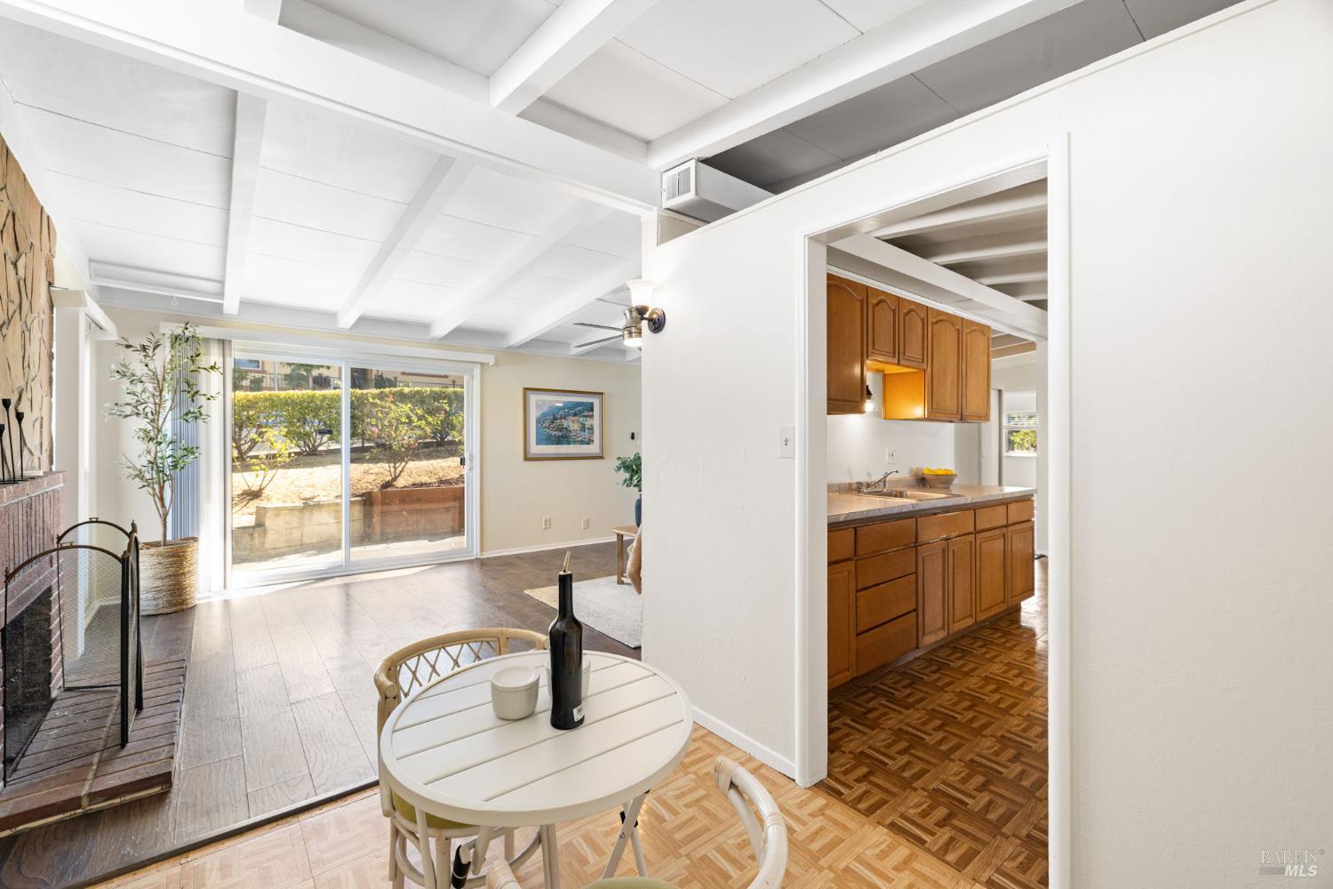Detail Gallery Image 8 of 42 For 1401 Coronel Ave, Vallejo,  CA 94591 - 3 Beds | 2 Baths