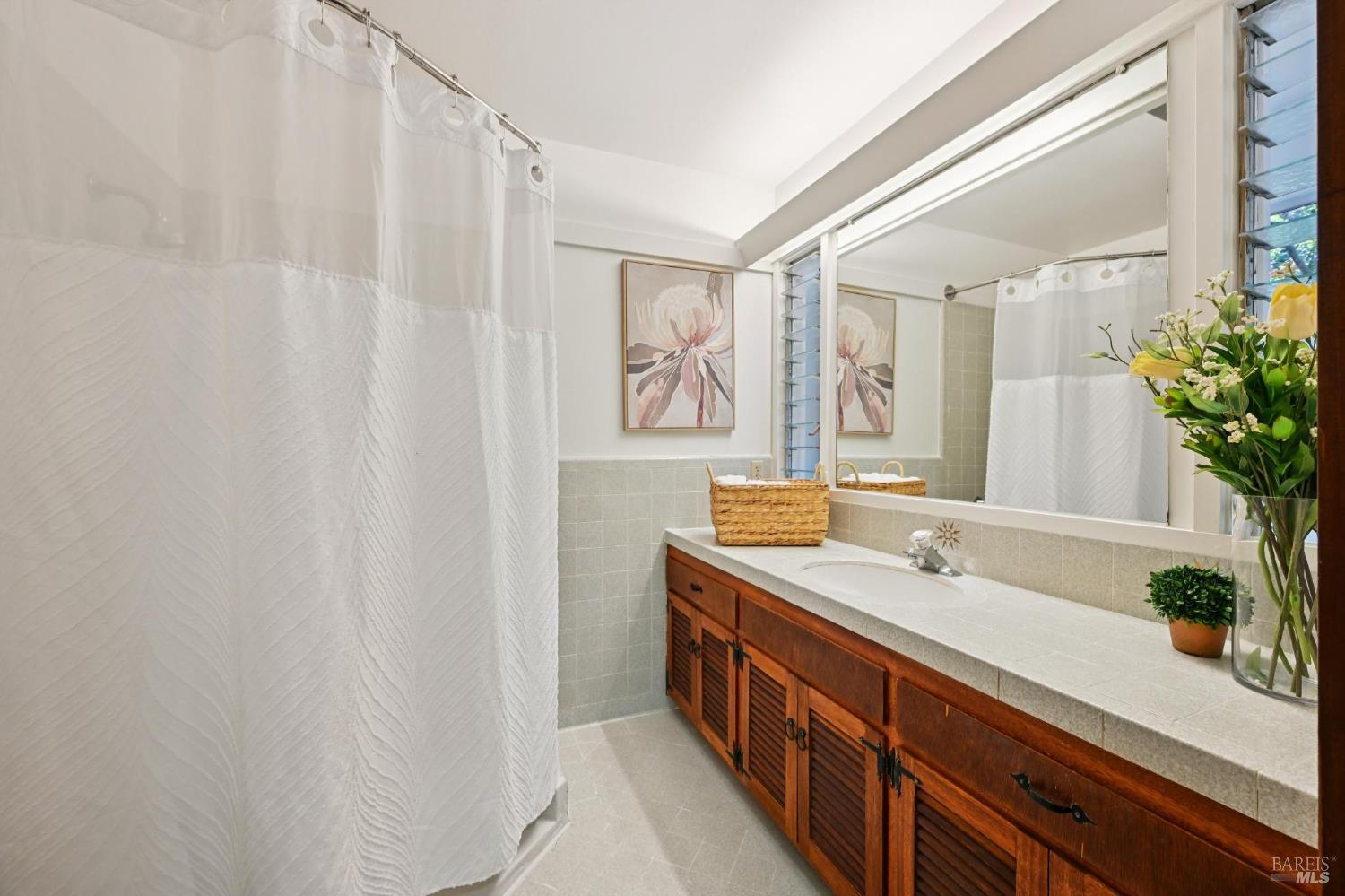 Detail Gallery Image 25 of 74 For 135 Spring Grove Ave, San Rafael,  CA 94901 - 6 Beds | 5/2 Baths