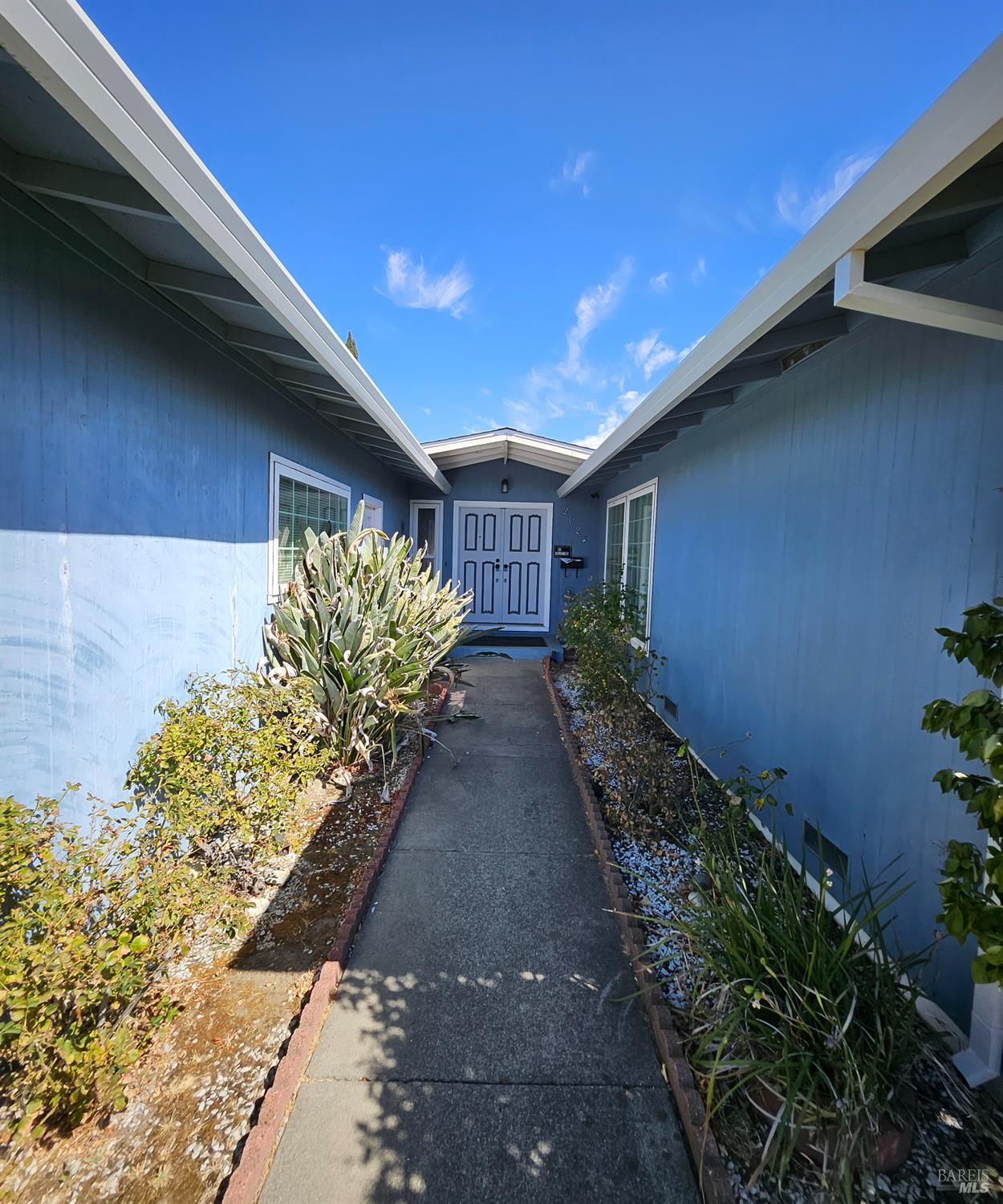 Detail Gallery Image 4 of 19 For 2024 San Luis St, Fairfield,  CA 94533 - 3 Beds | 2 Baths