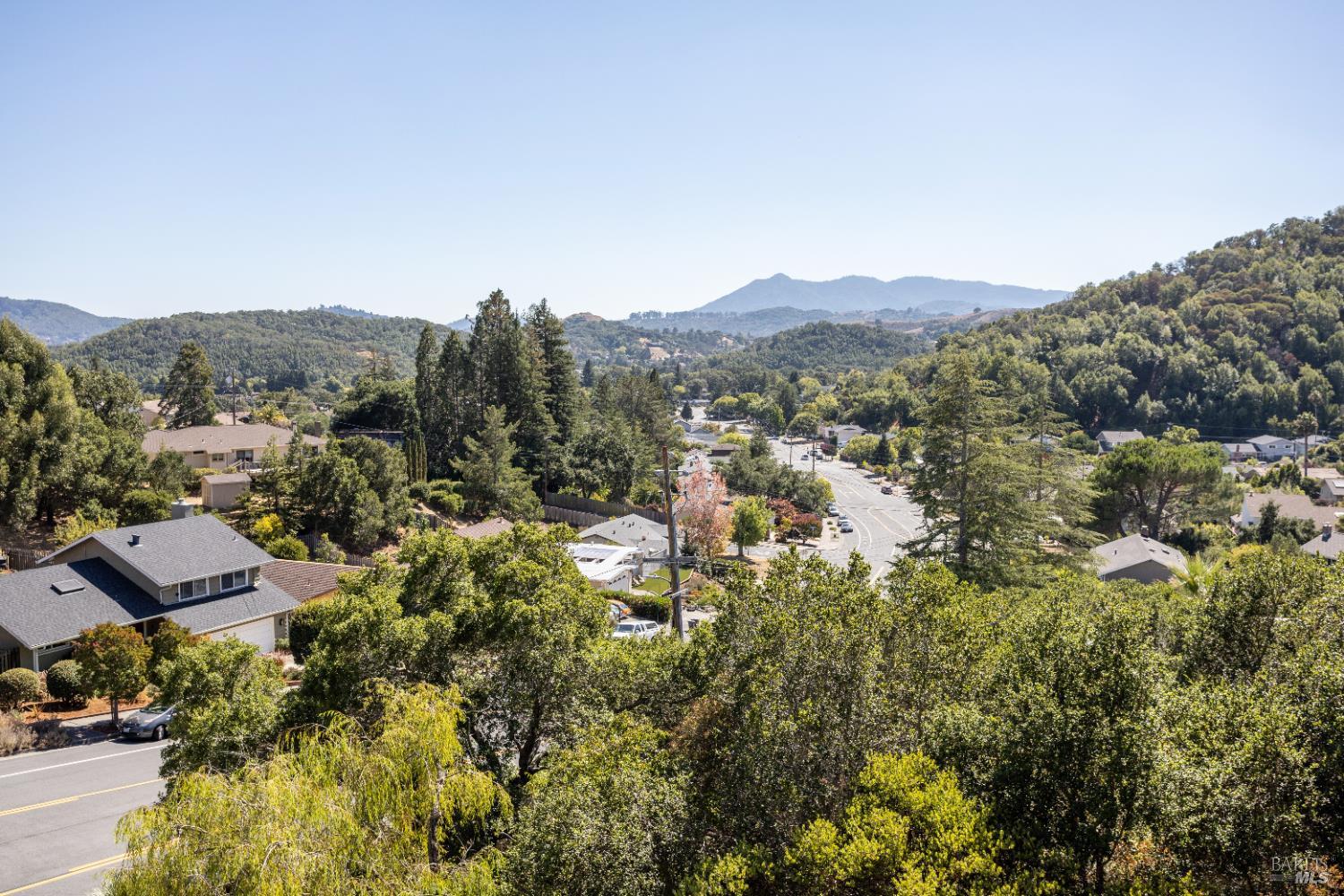 Detail Gallery Image 4 of 62 For 2901 Las Gallinas Ave, San Rafael,  CA 94903 - 4 Beds | 3/1 Baths