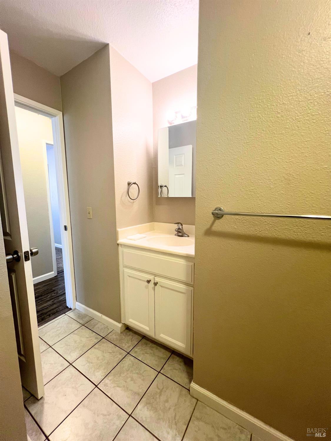 Detail Gallery Image 20 of 37 For 1136 Woodridge Dr, Vacaville,  CA 95687 - 3 Beds | 2 Baths