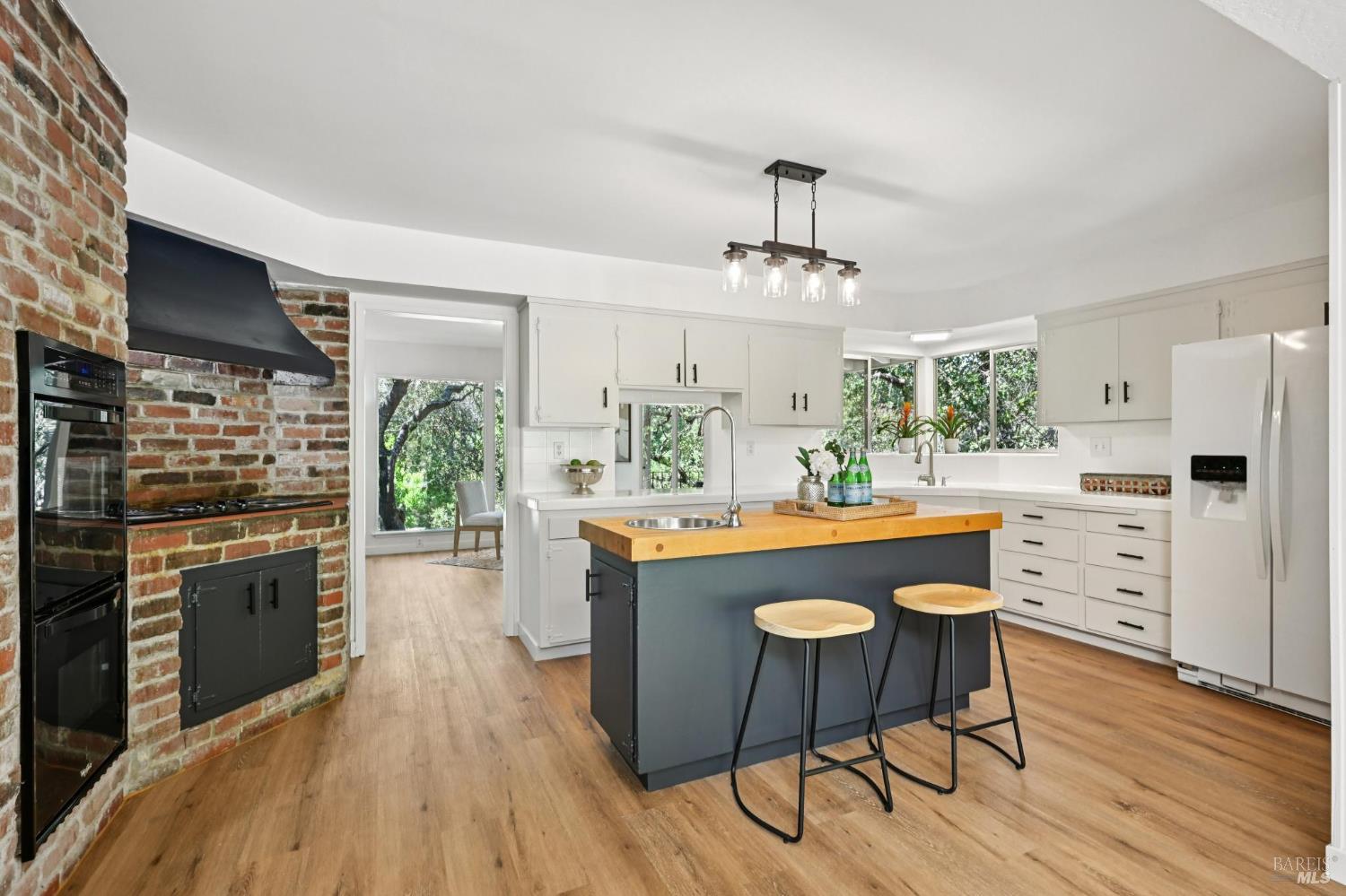 Detail Gallery Image 14 of 74 For 135 Spring Grove Ave, San Rafael,  CA 94901 - 6 Beds | 5/2 Baths