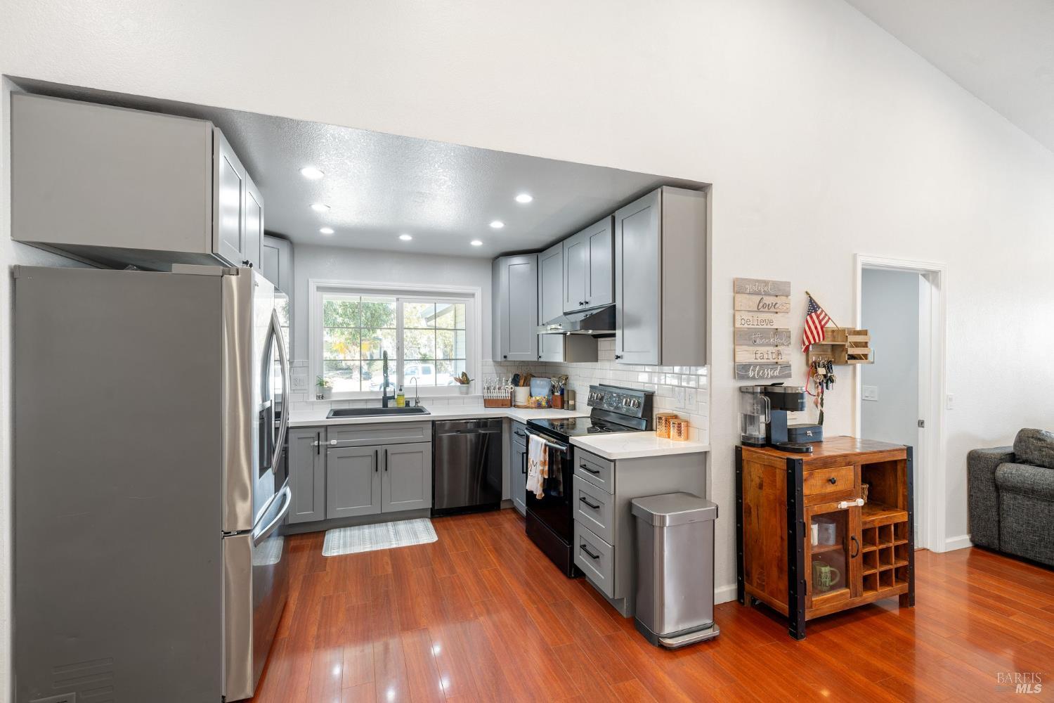 Detail Gallery Image 9 of 47 For 1201 Deanza Ct, Suisun City,  CA 94585 - 3 Beds | 2 Baths