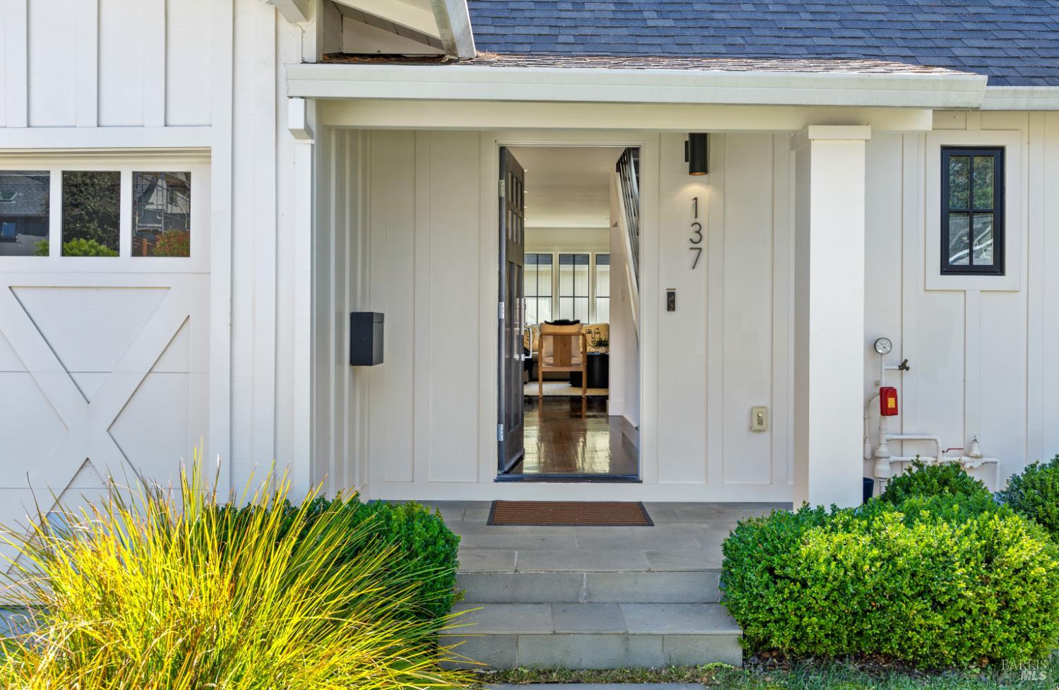 Detail Gallery Image 2 of 39 For 137 Granada Dr, Corte Madera,  CA 94925 - 4 Beds | 4 Baths