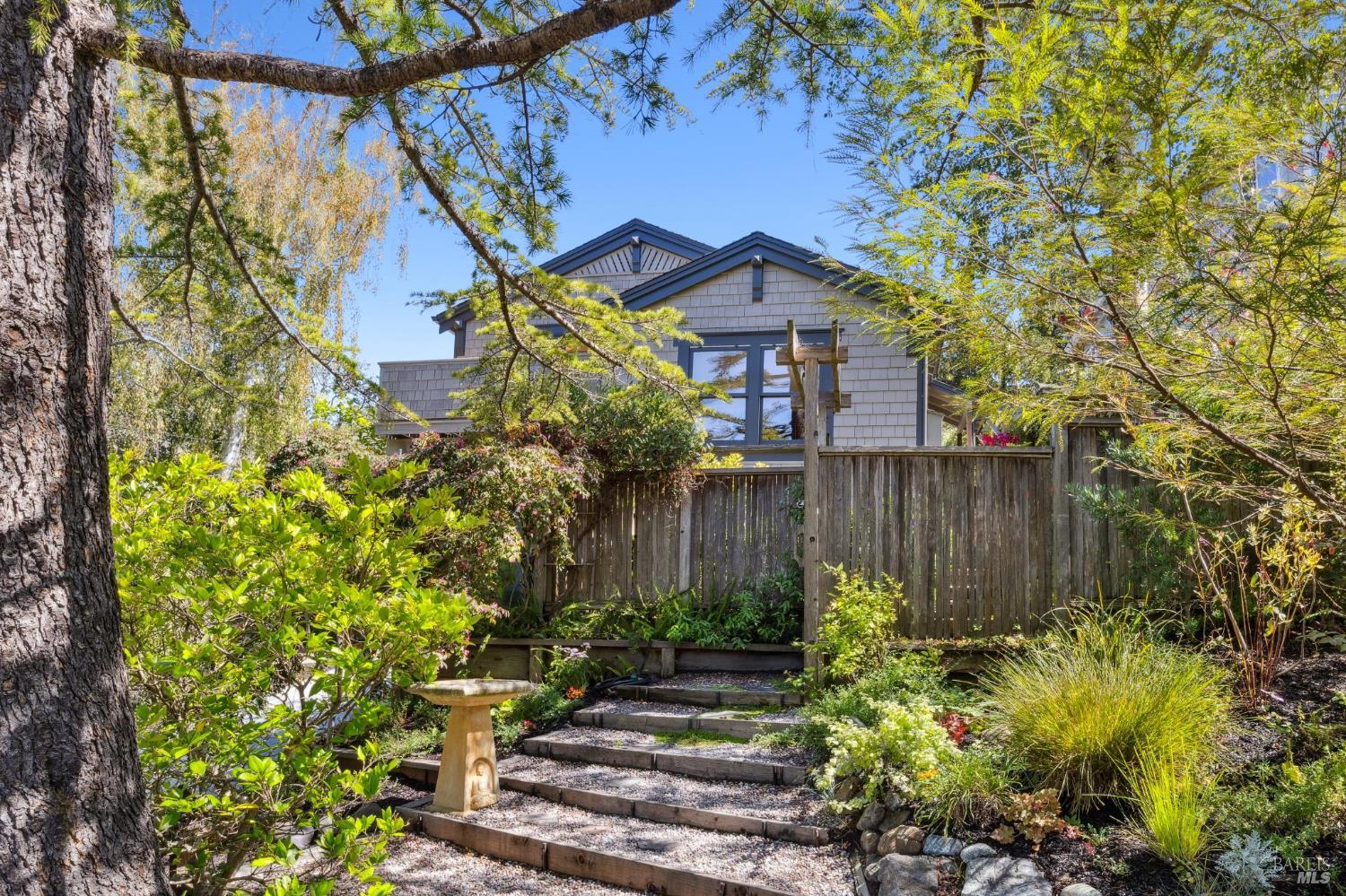 Detail Gallery Image 4 of 43 For 274 Sausalito St, Corte Madera,  CA 94925 - 2 Beds | 1 Baths