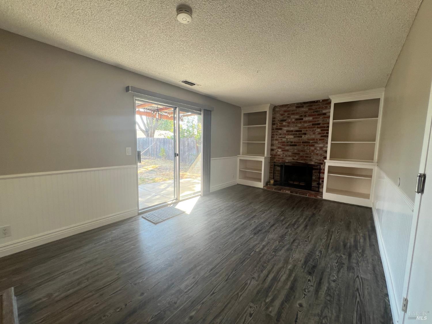 Detail Gallery Image 16 of 37 For 1136 Woodridge Dr, Vacaville,  CA 95687 - 3 Beds | 2 Baths