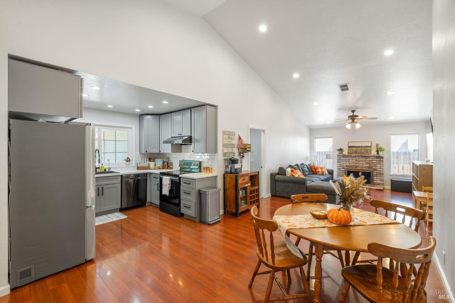 Detail Gallery Image 8 of 47 For 1201 Deanza Ct, Suisun City,  CA 94585 - 3 Beds | 2 Baths