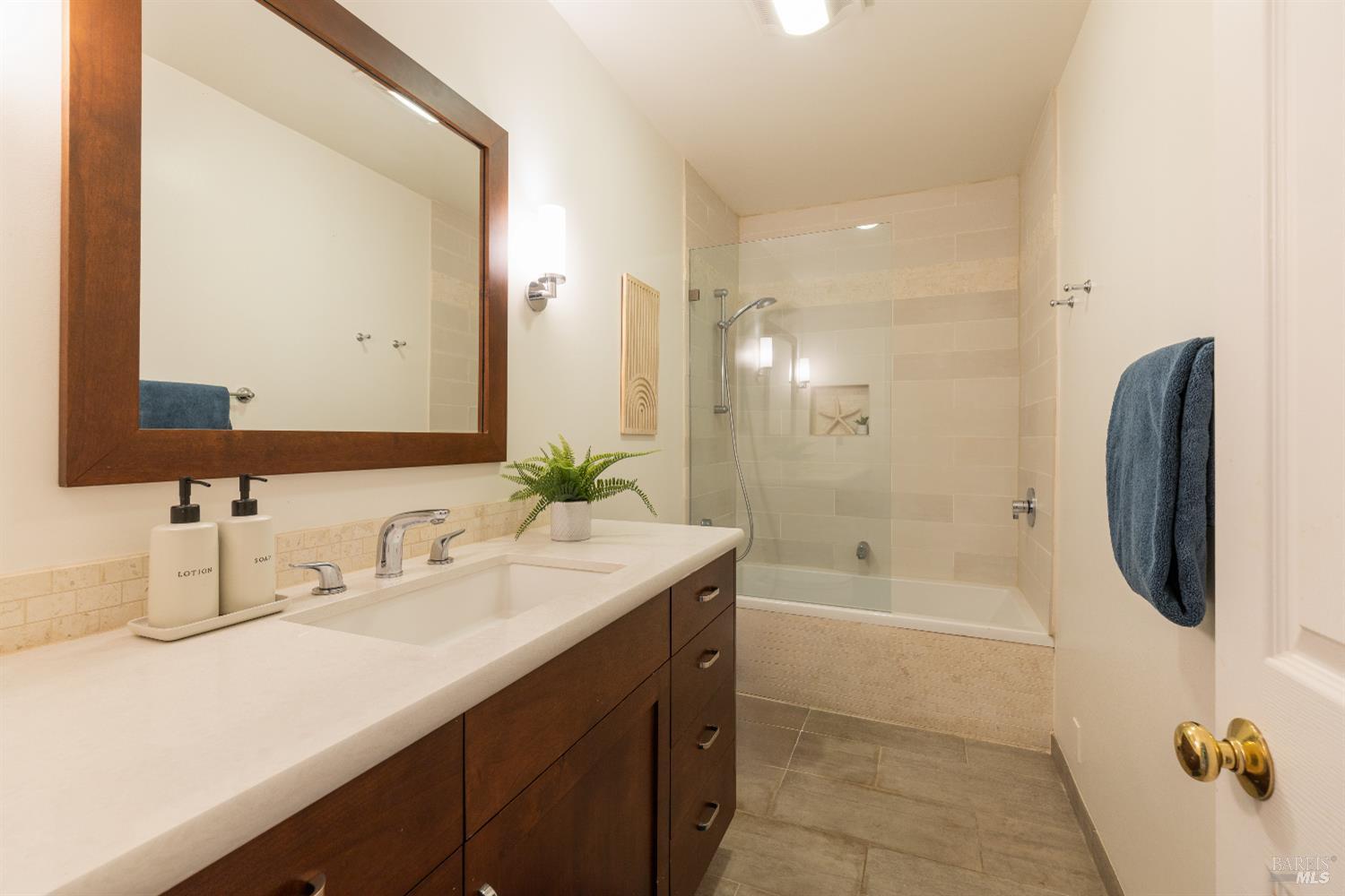 Detail Gallery Image 29 of 40 For 43 Creek Rd, San Anselmo,  CA 94960 - 3 Beds | 2/1 Baths