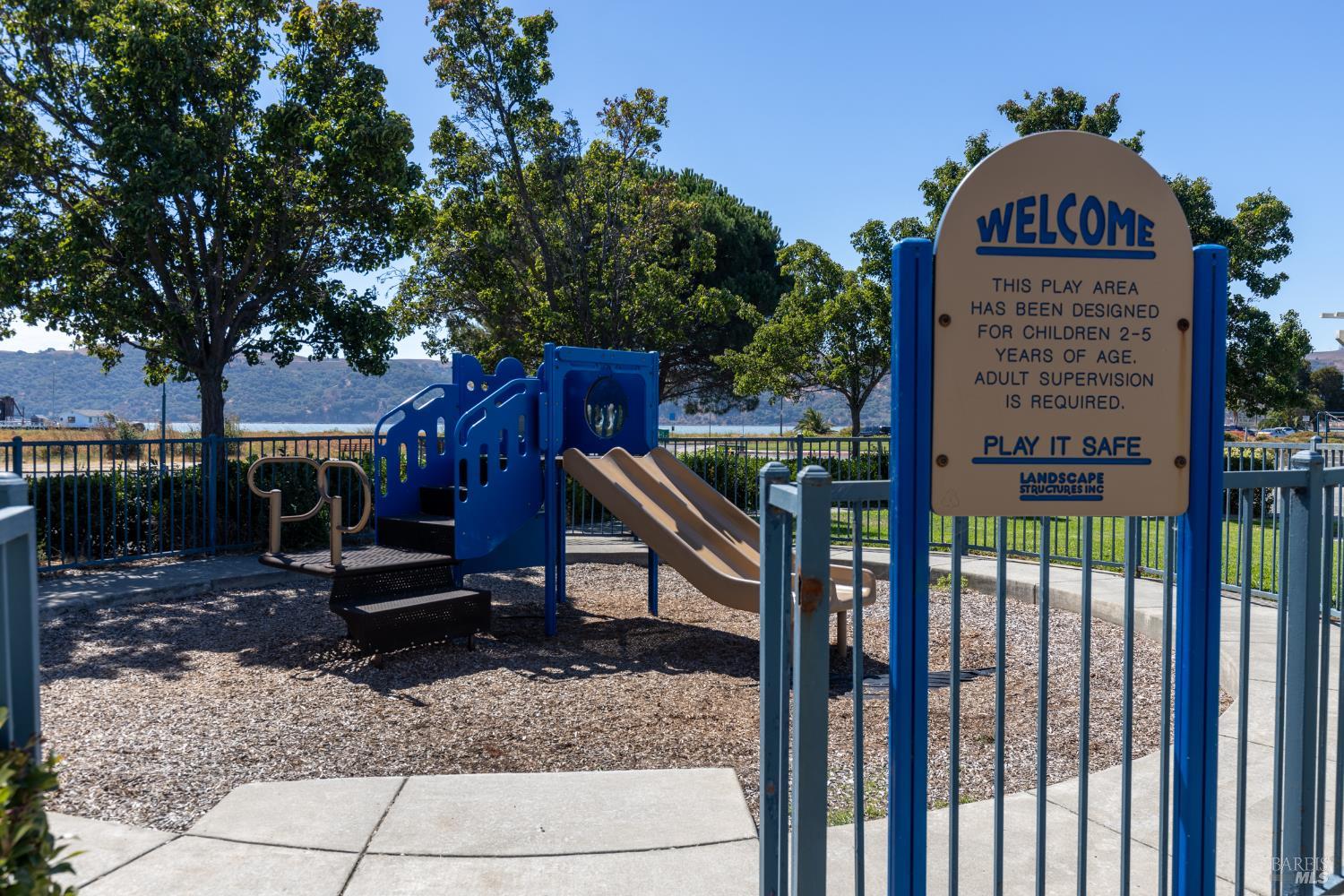 Detail Gallery Image 19 of 23 For 485 E 5th St, Benicia,  CA 94510 - 3 Beds | 2/1 Baths