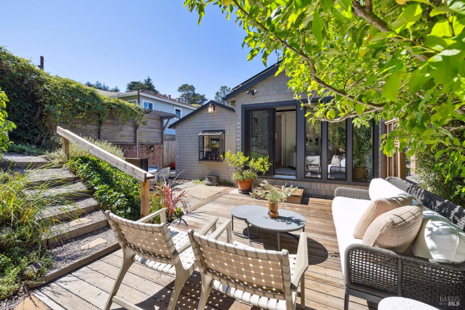 Detail Gallery Image 32 of 43 For 274 Sausalito St, Corte Madera,  CA 94925 - 2 Beds | 1 Baths