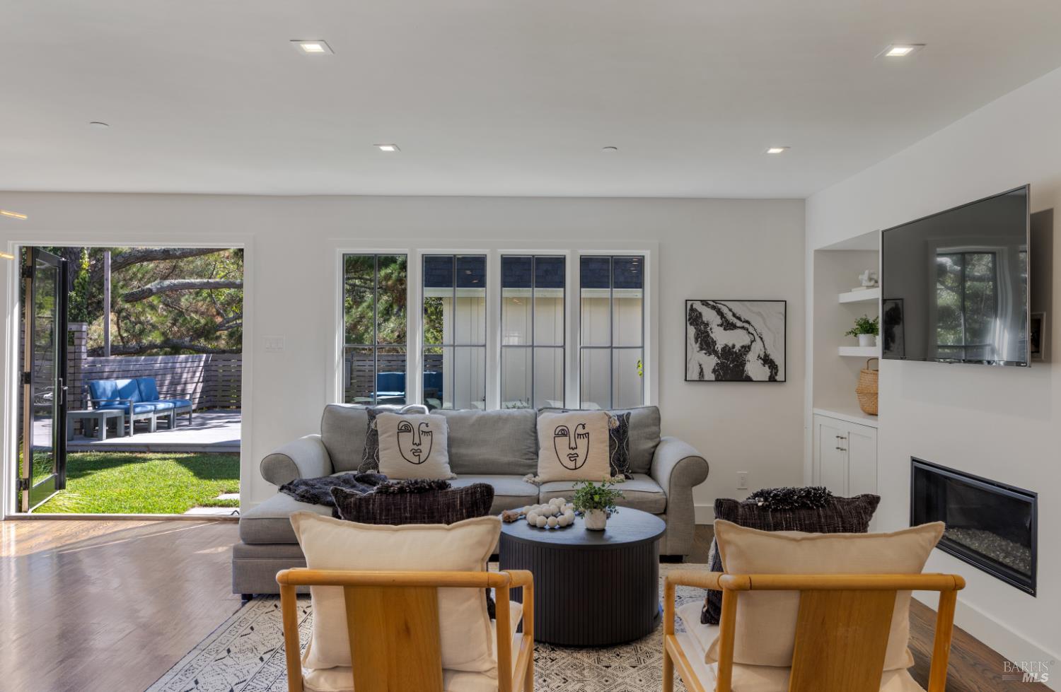 Detail Gallery Image 8 of 39 For 137 Granada Dr, Corte Madera,  CA 94925 - 4 Beds | 4 Baths