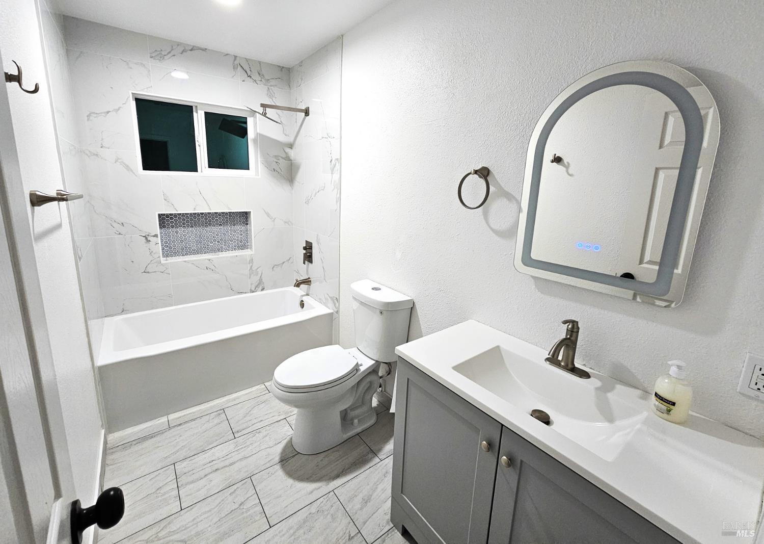 Detail Gallery Image 5 of 14 For 1048 E Tabor Ave, Fairfield,  CA 94533 - 4 Beds | 2 Baths