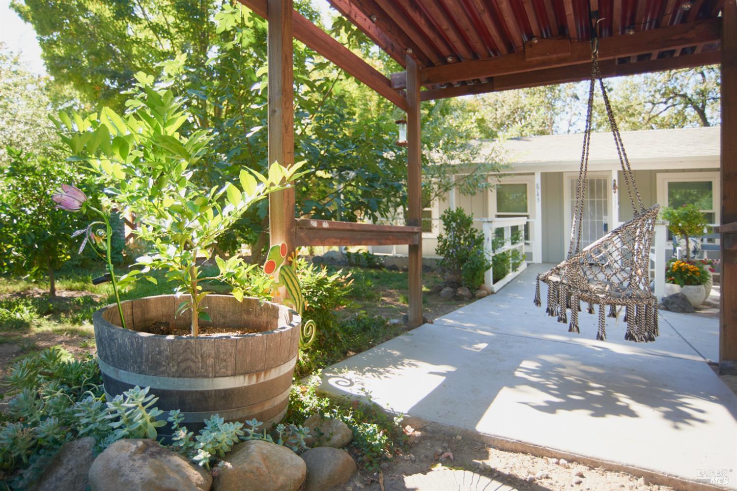 Detail Gallery Image 4 of 40 For 8743 Franklin St, Windsor,  CA 95492 - 1 Beds | 1 Baths
