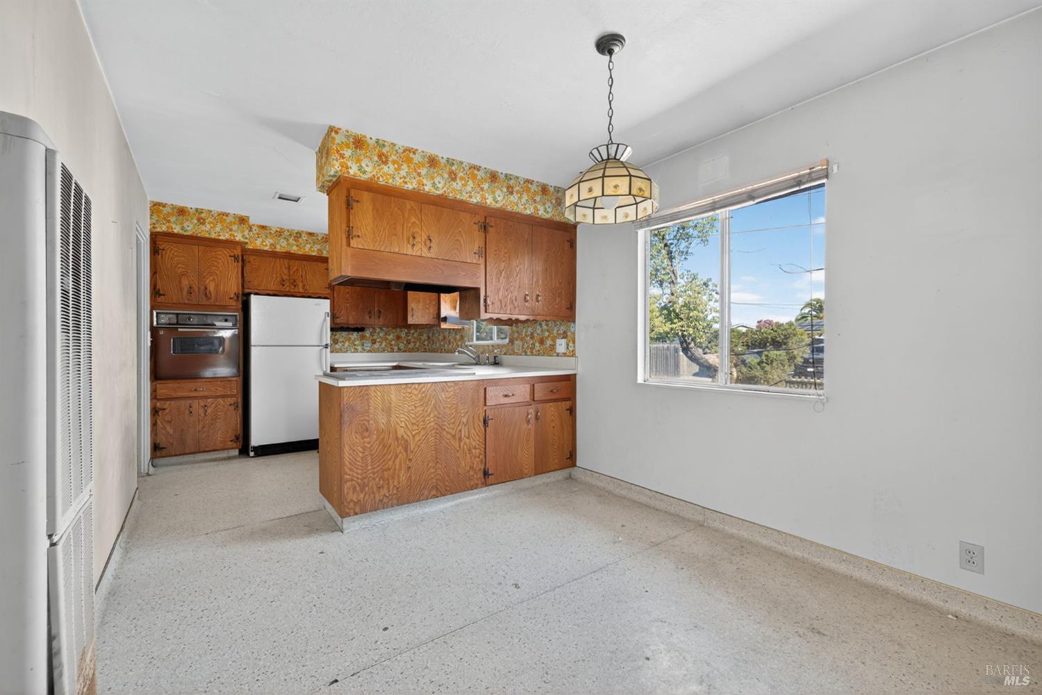 Detail Gallery Image 7 of 41 For 192 Winston Dr, Santa Rosa,  CA 95407 - 3 Beds | 1/1 Baths