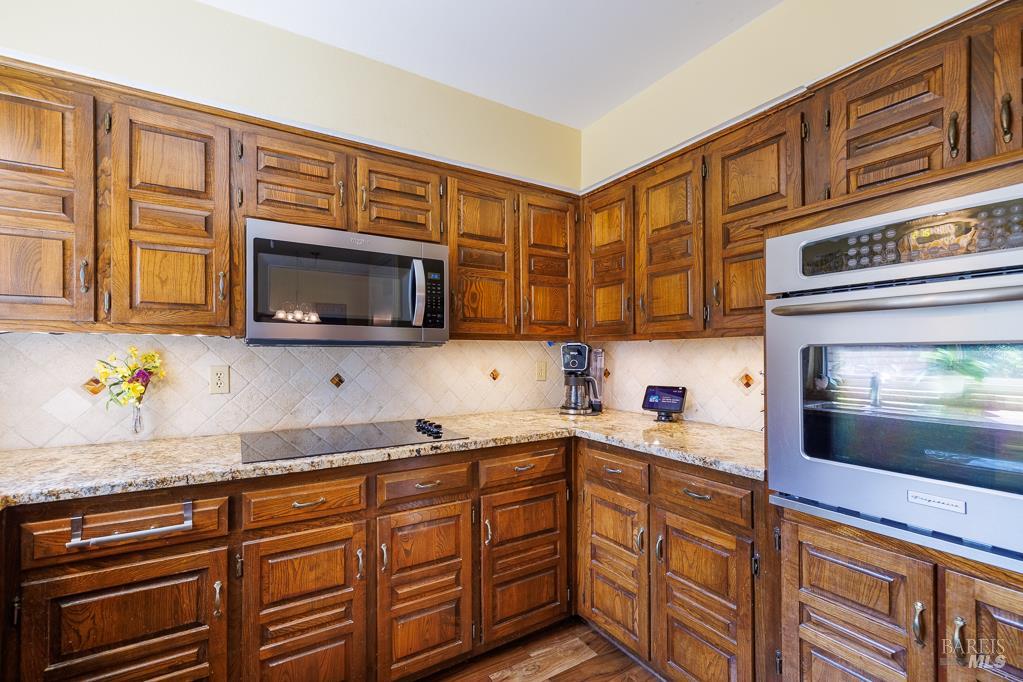 Detail Gallery Image 33 of 37 For 428 Tall Oaks Ln, Other City,  CA 75081 - 2 Beds | 2 Baths