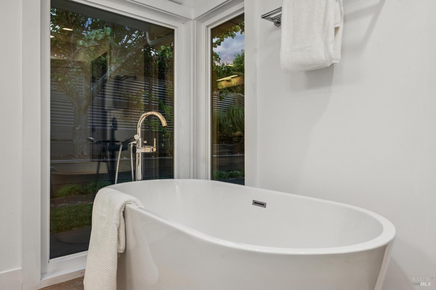 Detail Gallery Image 35 of 48 For 576 Wakerobin Ln, San Rafael,  CA 94903 - 3 Beds | 2 Baths