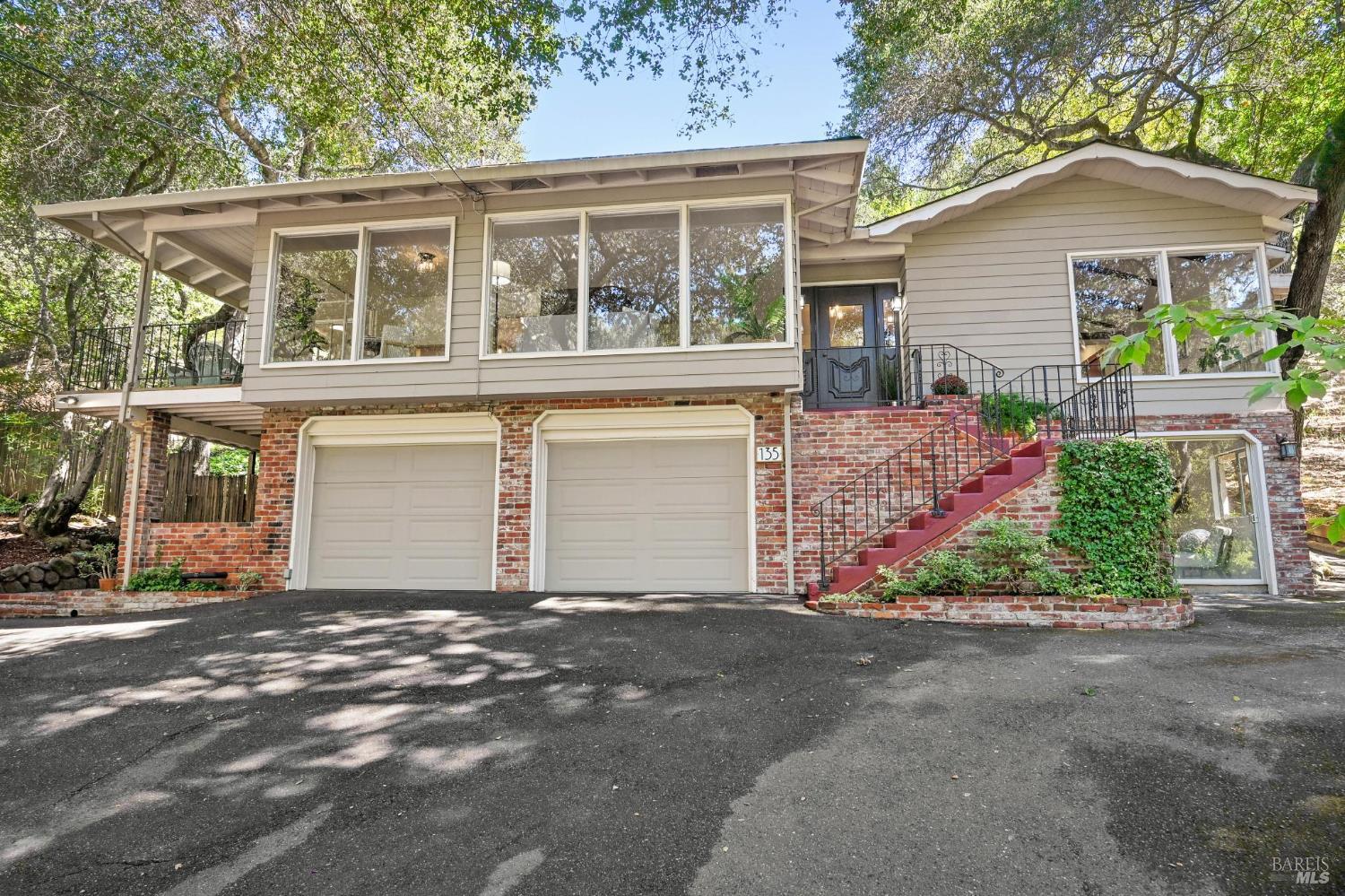 Detail Gallery Image 3 of 74 For 135 Spring Grove Ave, San Rafael,  CA 94901 - 6 Beds | 5/2 Baths