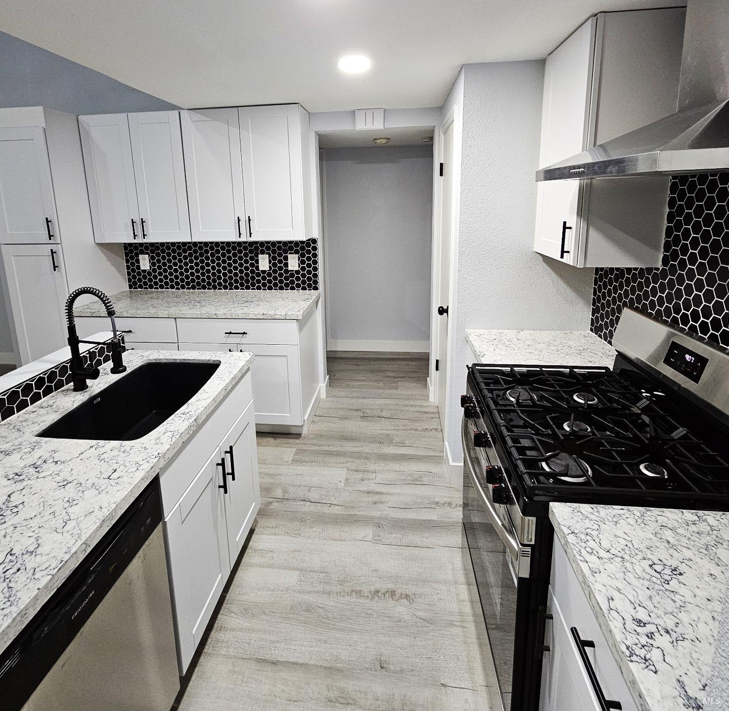 Detail Gallery Image 4 of 14 For 1048 E Tabor Ave, Fairfield,  CA 94533 - 4 Beds | 2 Baths
