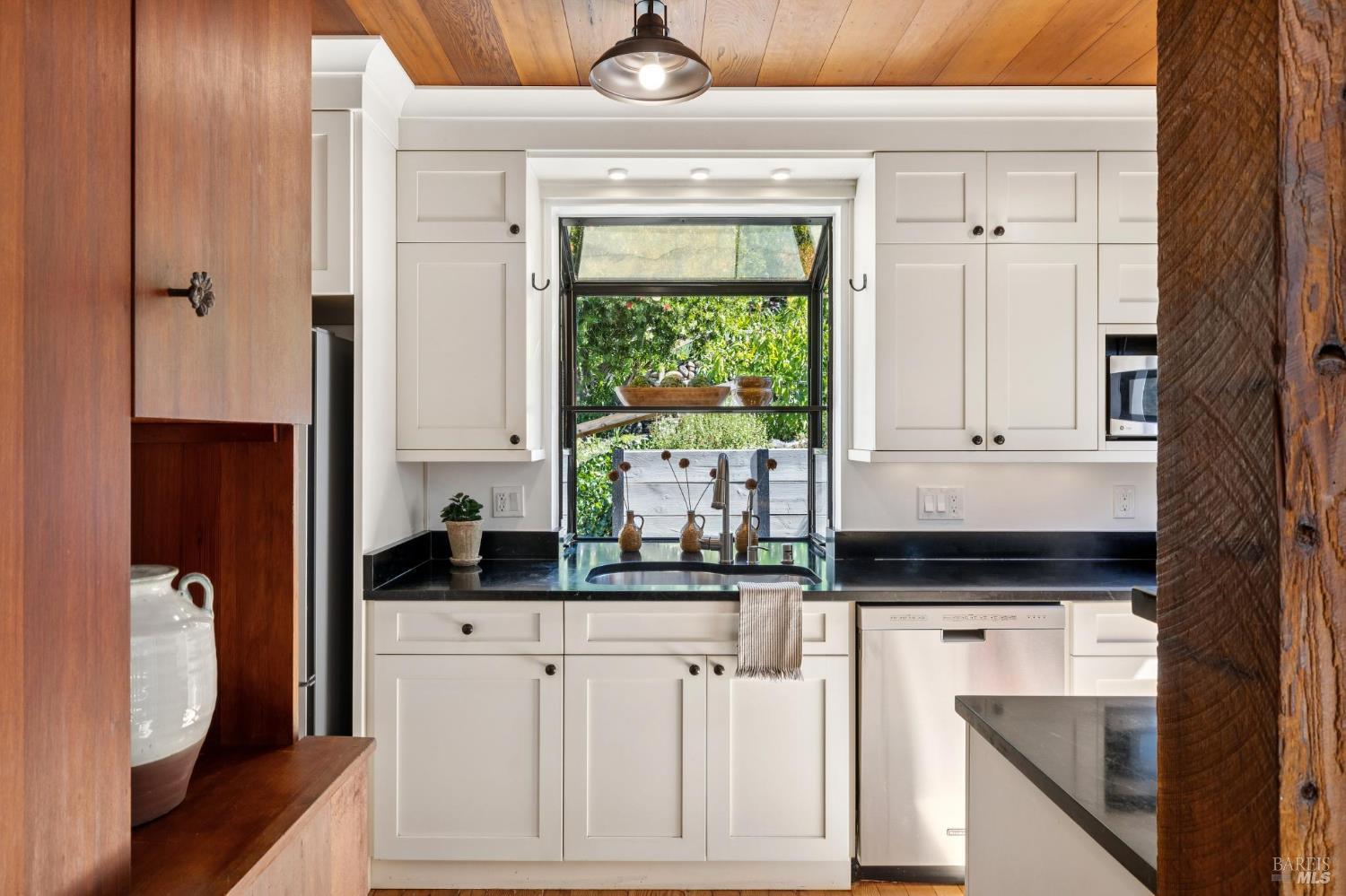 Detail Gallery Image 17 of 43 For 274 Sausalito St, Corte Madera,  CA 94925 - 2 Beds | 1 Baths