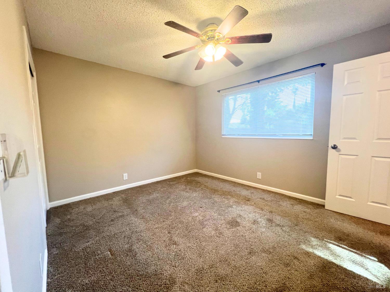 Detail Gallery Image 24 of 37 For 1136 Woodridge Dr, Vacaville,  CA 95687 - 3 Beds | 2 Baths