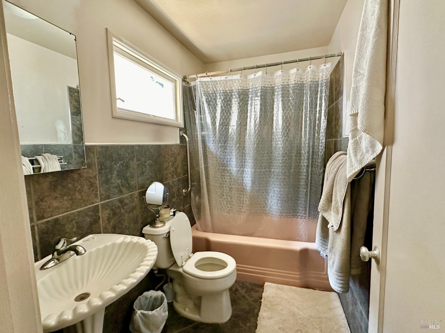 Detail Gallery Image 14 of 27 For 158 E Blithedale Ave, Mill Valley,  CA 94941 - – Beds | – Baths