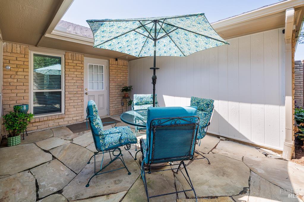 Detail Gallery Image 11 of 37 For 428 Tall Oaks Ln, Other City,  CA 75081 - 2 Beds | 2 Baths