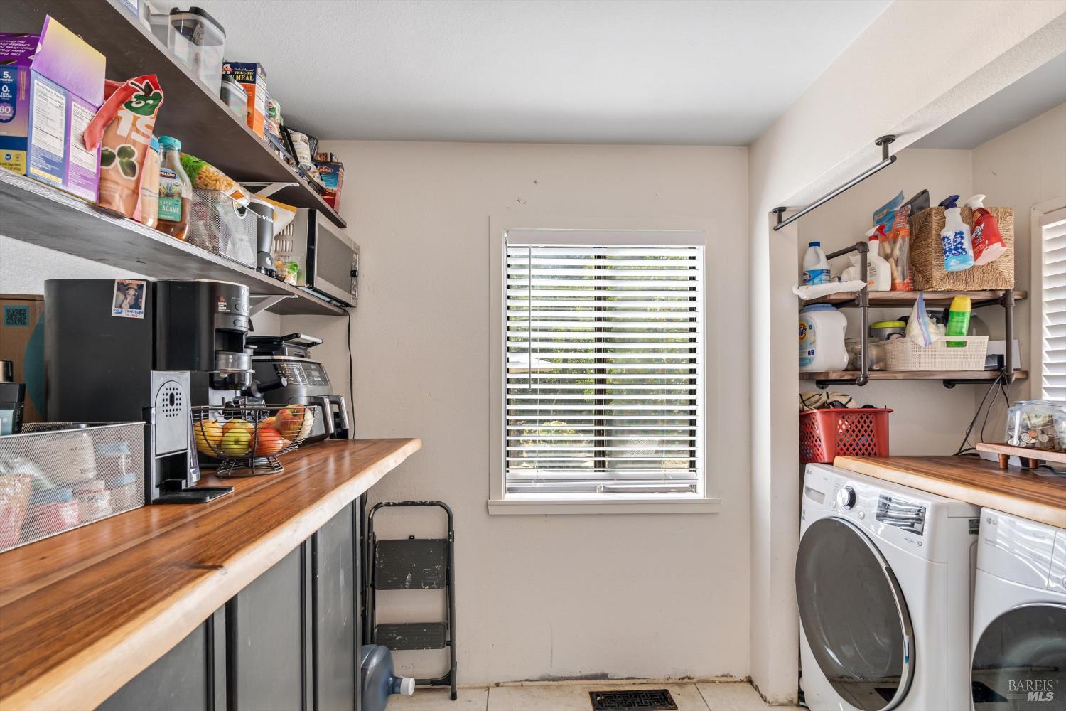 Detail Gallery Image 9 of 40 For 8061 Elphick Rd, Sebastopol,  CA 95472 - 4 Beds | 2/1 Baths