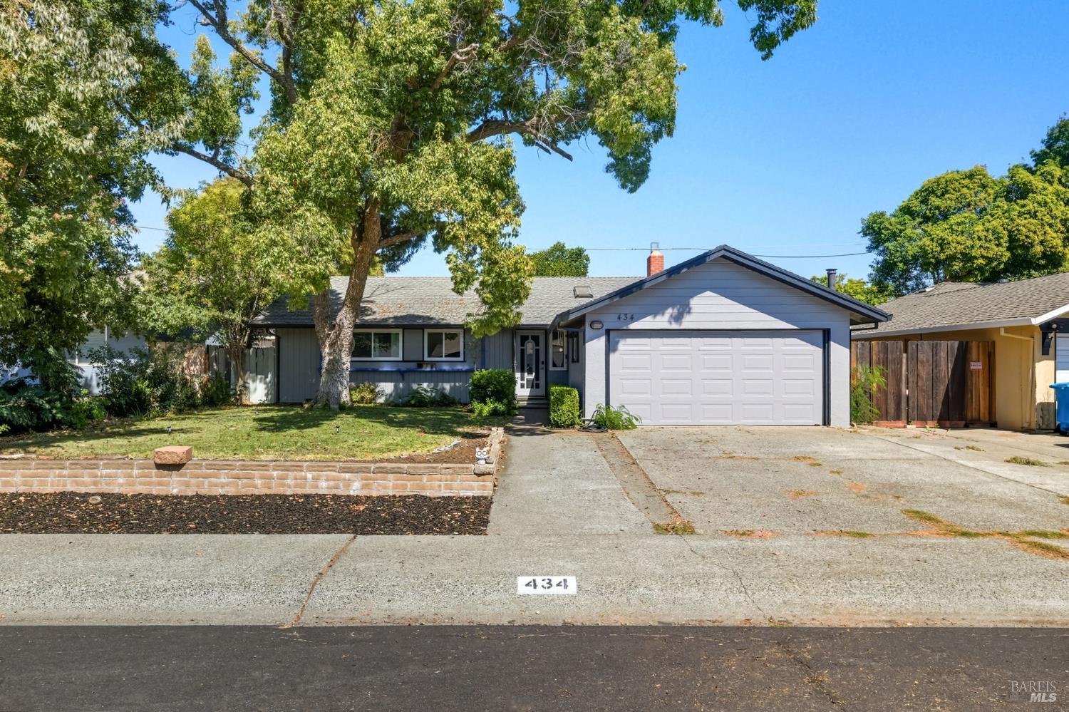 Detail Gallery Image 1 of 24 For 434 Cottonwood St, Vacaville,  CA 95688 - 3 Beds | 1 Baths