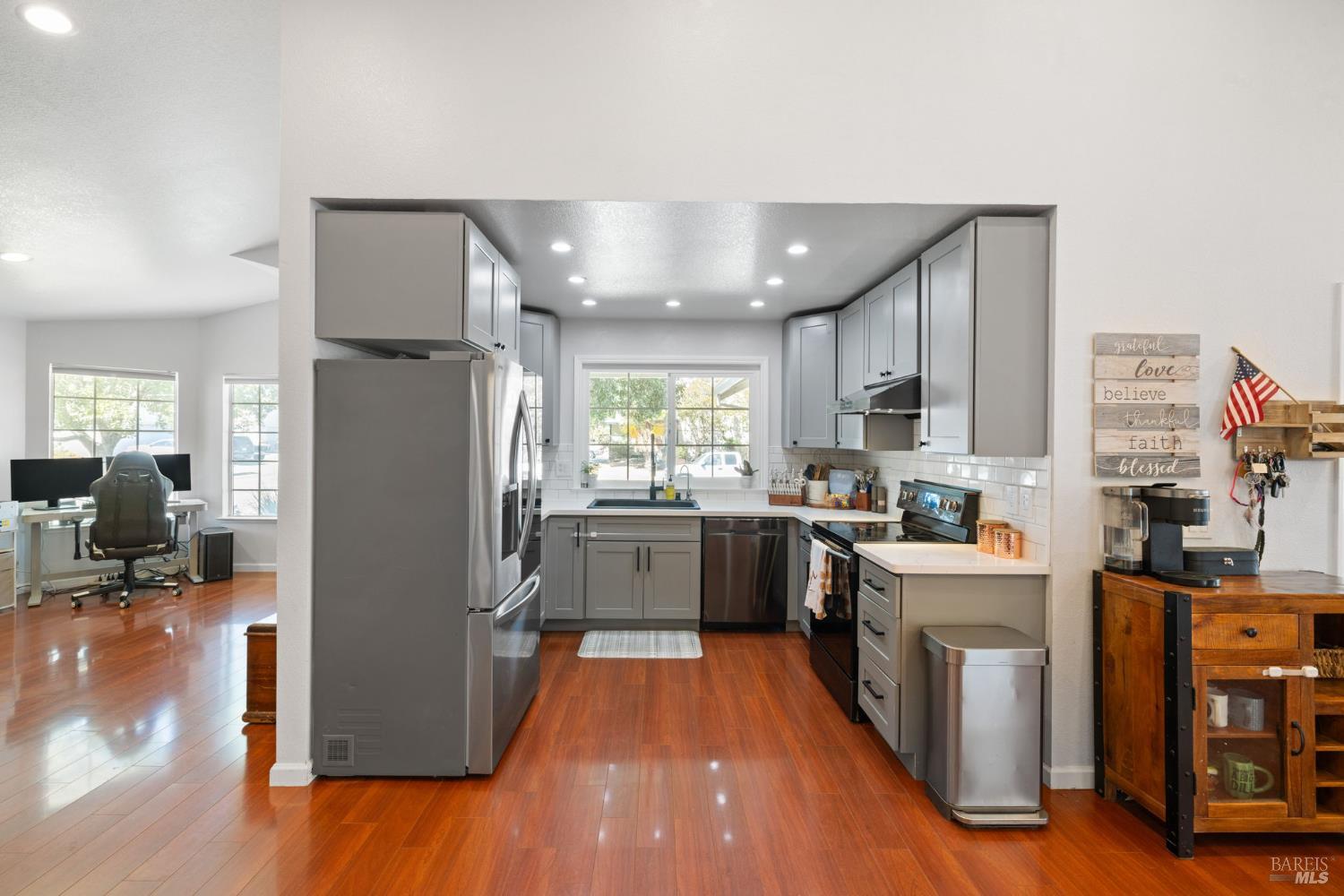 Detail Gallery Image 10 of 47 For 1201 Deanza Ct, Suisun City,  CA 94585 - 3 Beds | 2 Baths