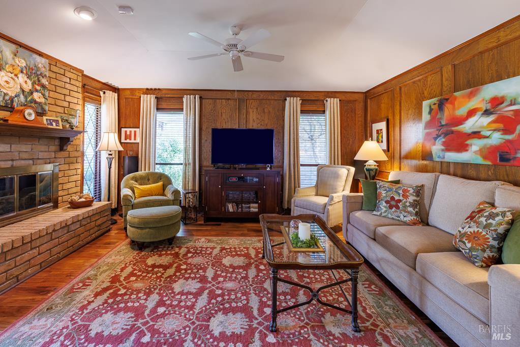 Detail Gallery Image 20 of 37 For 428 Tall Oaks Ln, Other City,  CA 75081 - 2 Beds | 2 Baths